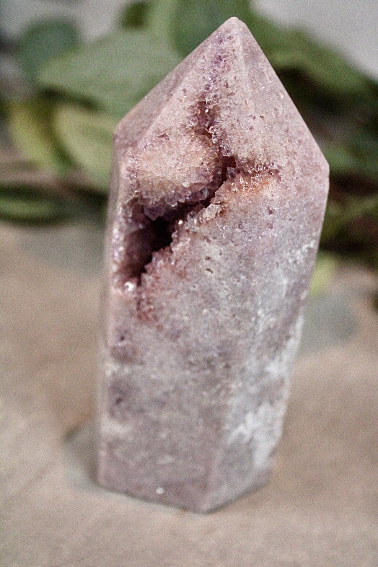 Snowy pink amethyst tower with druzy cave - 450g 12cm (H)