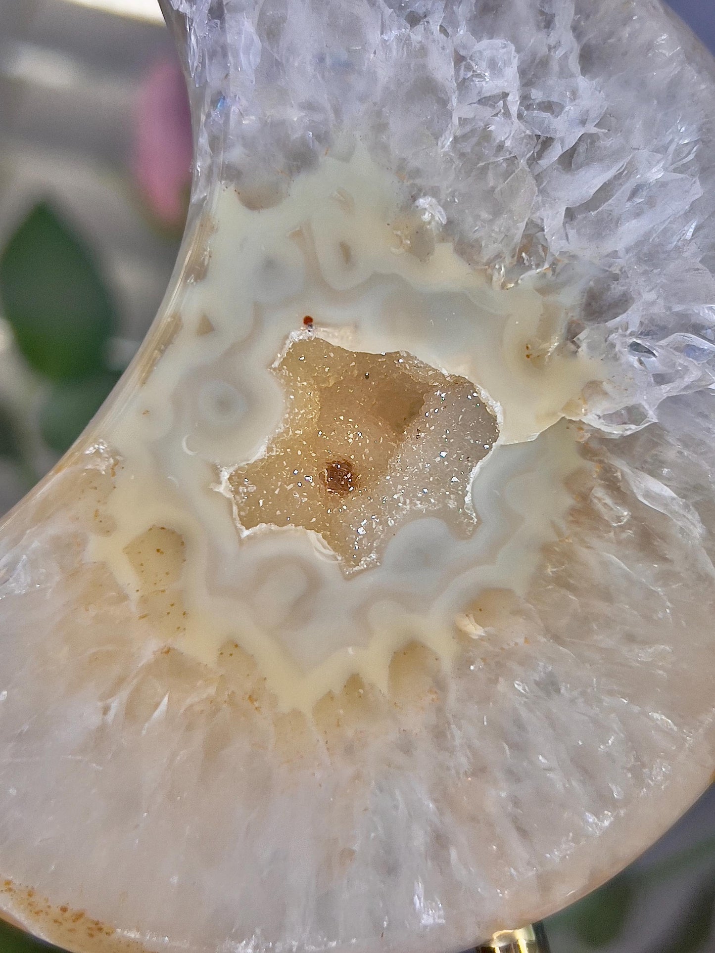 Beautiful, agate moon with lemon tone open druzy on stand 415g 16cm(h)