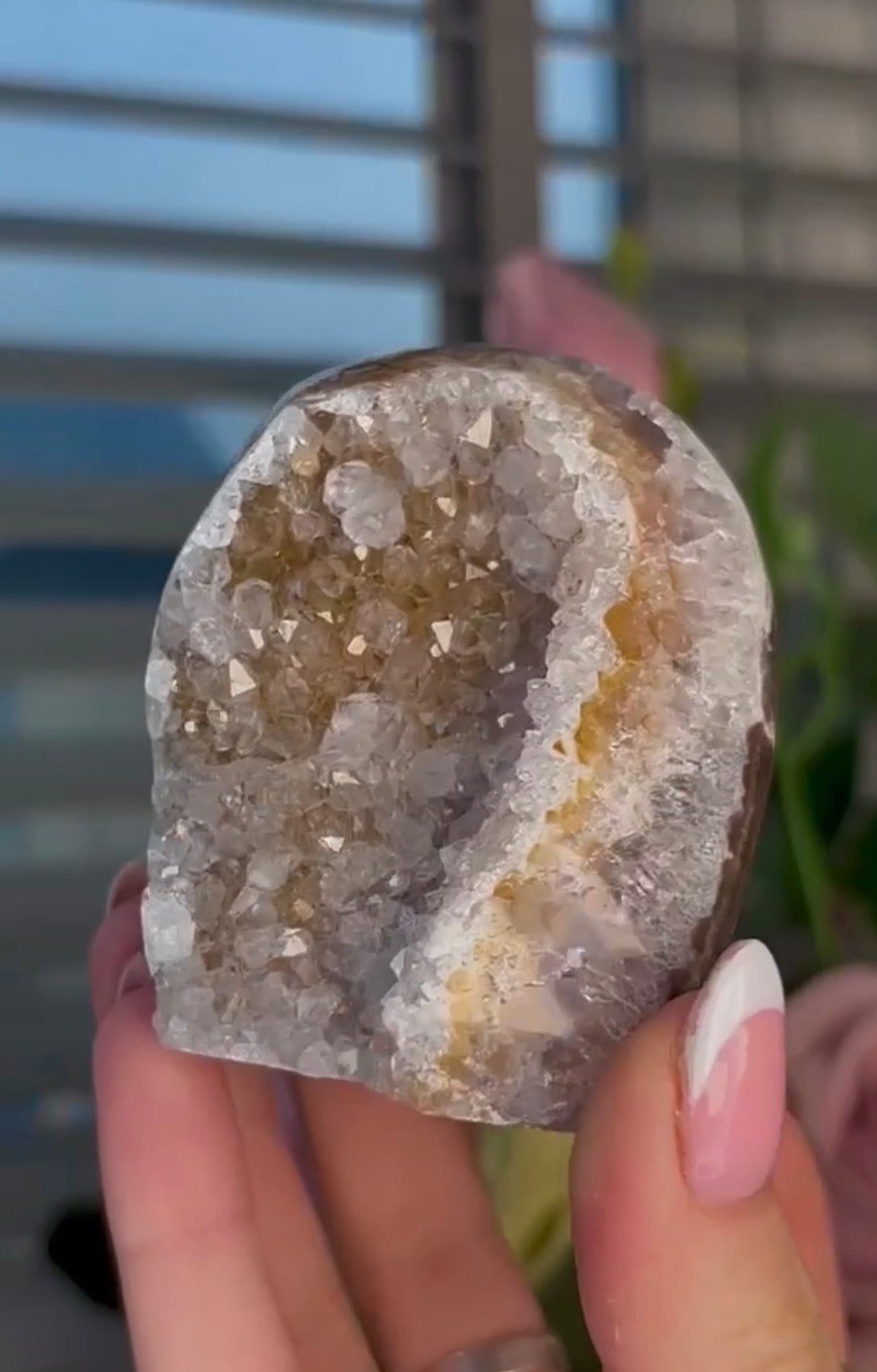 High quality, citrus toned, rainbow amethyst agate, cutbase