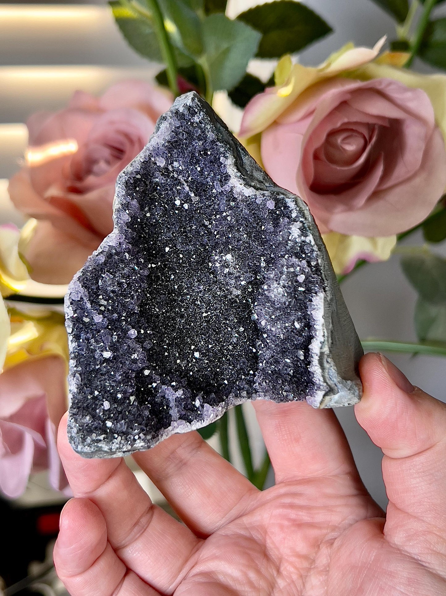 amethyst cutbase black tone freeform - 225g 8cm(h) 7cm(w)