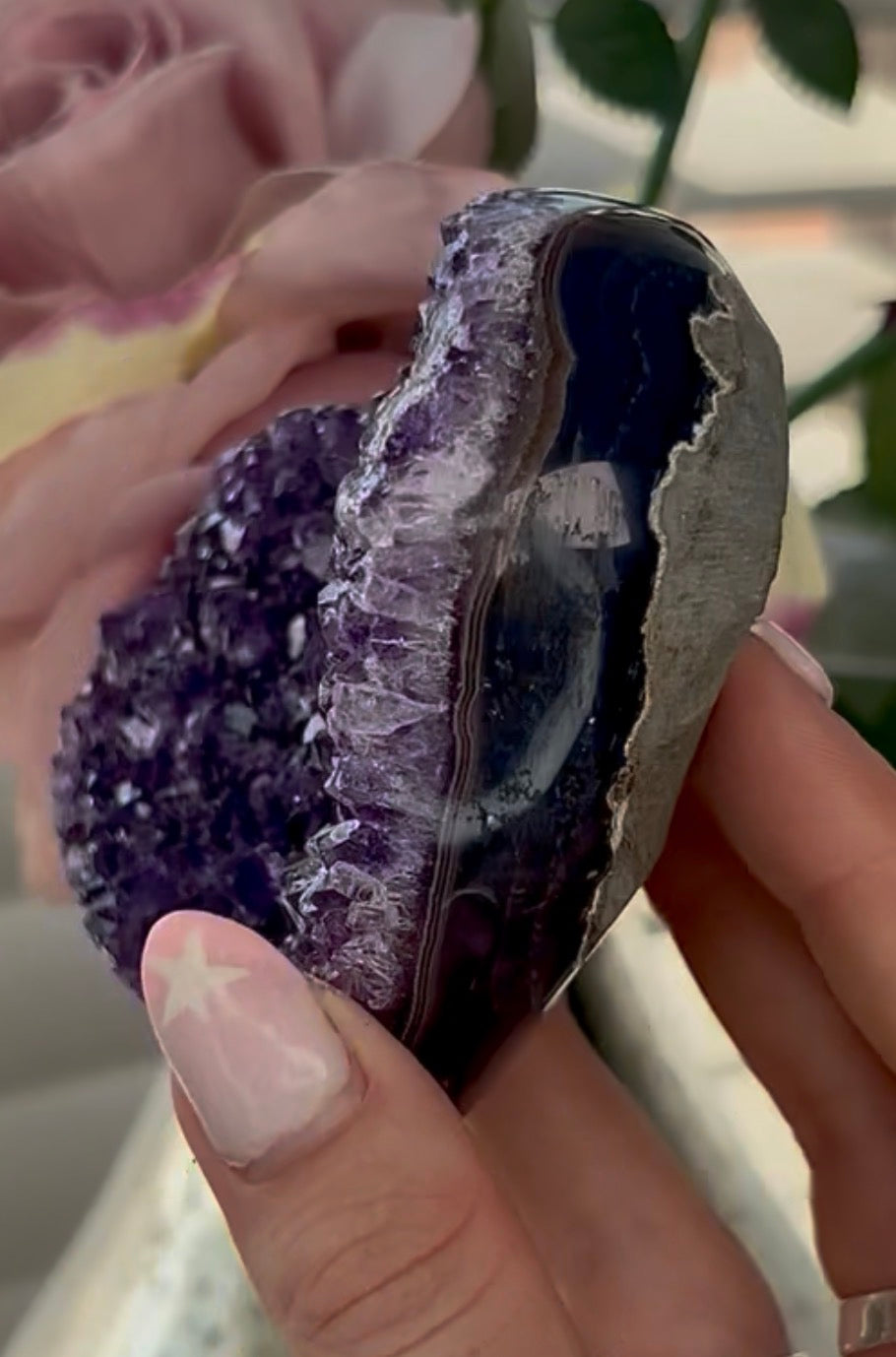 Uruguay, amethyst heart - comes with stand in purple tones