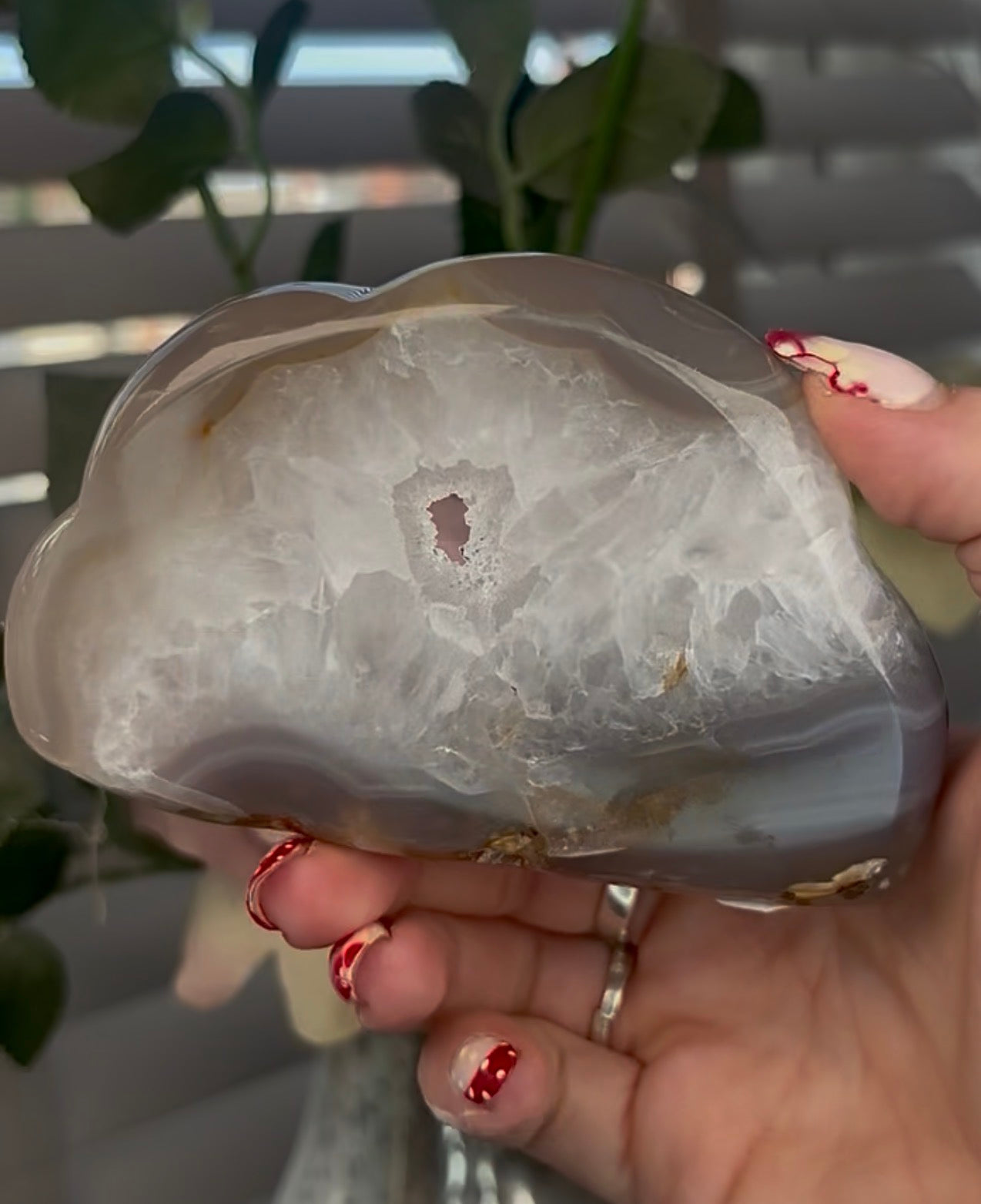 Beautiful, agate cloud with druzy