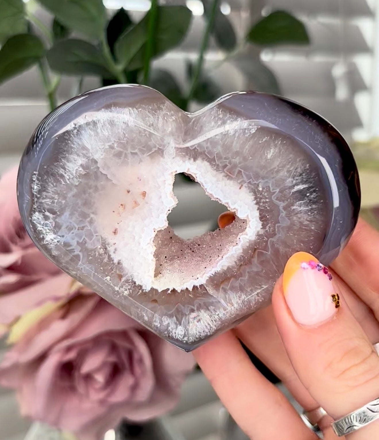 Beautiful, high grade, agate heart with druzy portal - stand included