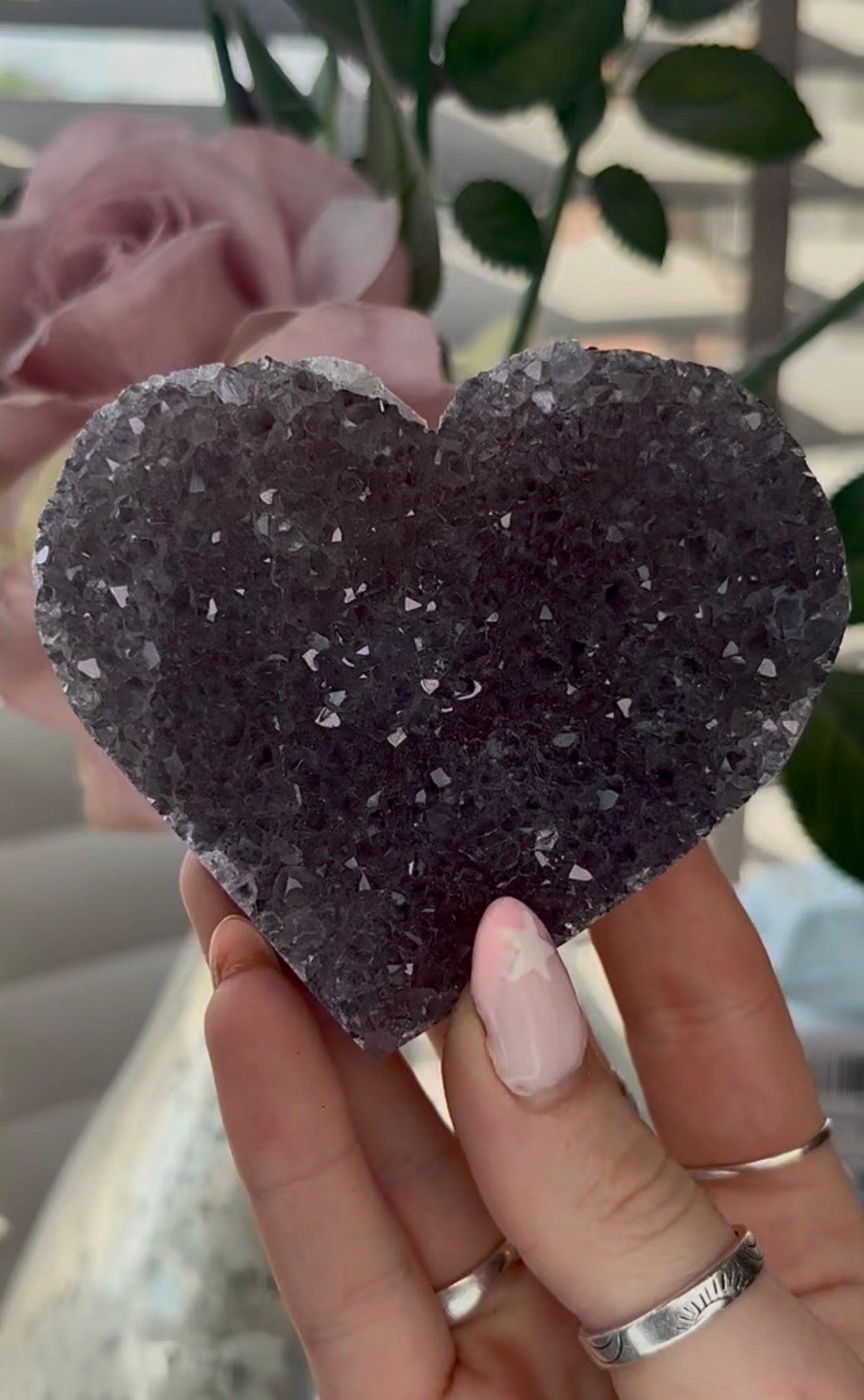 Uruguay, amethyst heart - comes with stand in purple tones
