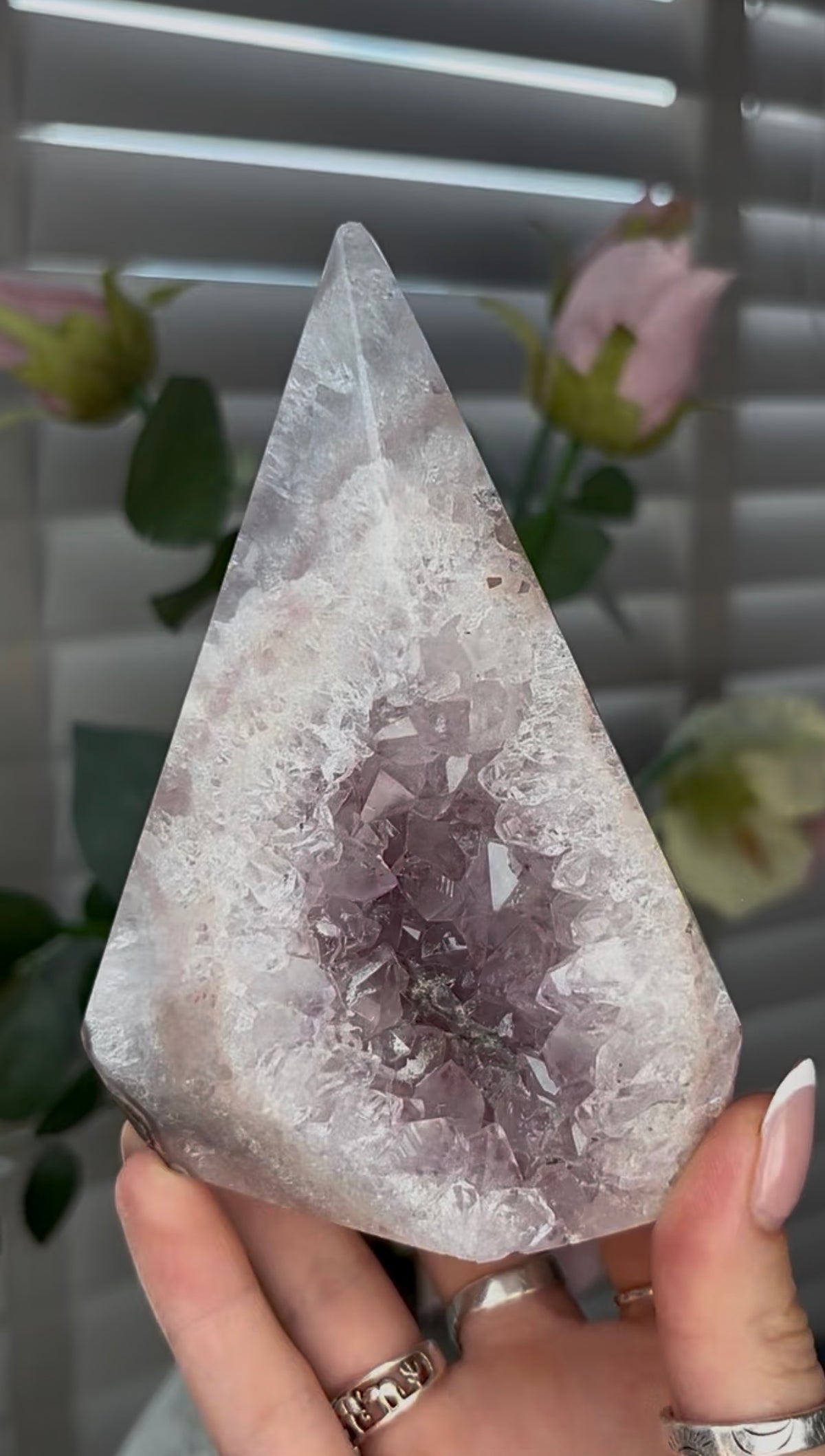 Beautiful, high grade, agate, self-standing, diamond with ligh pink druzy 12.6cm high