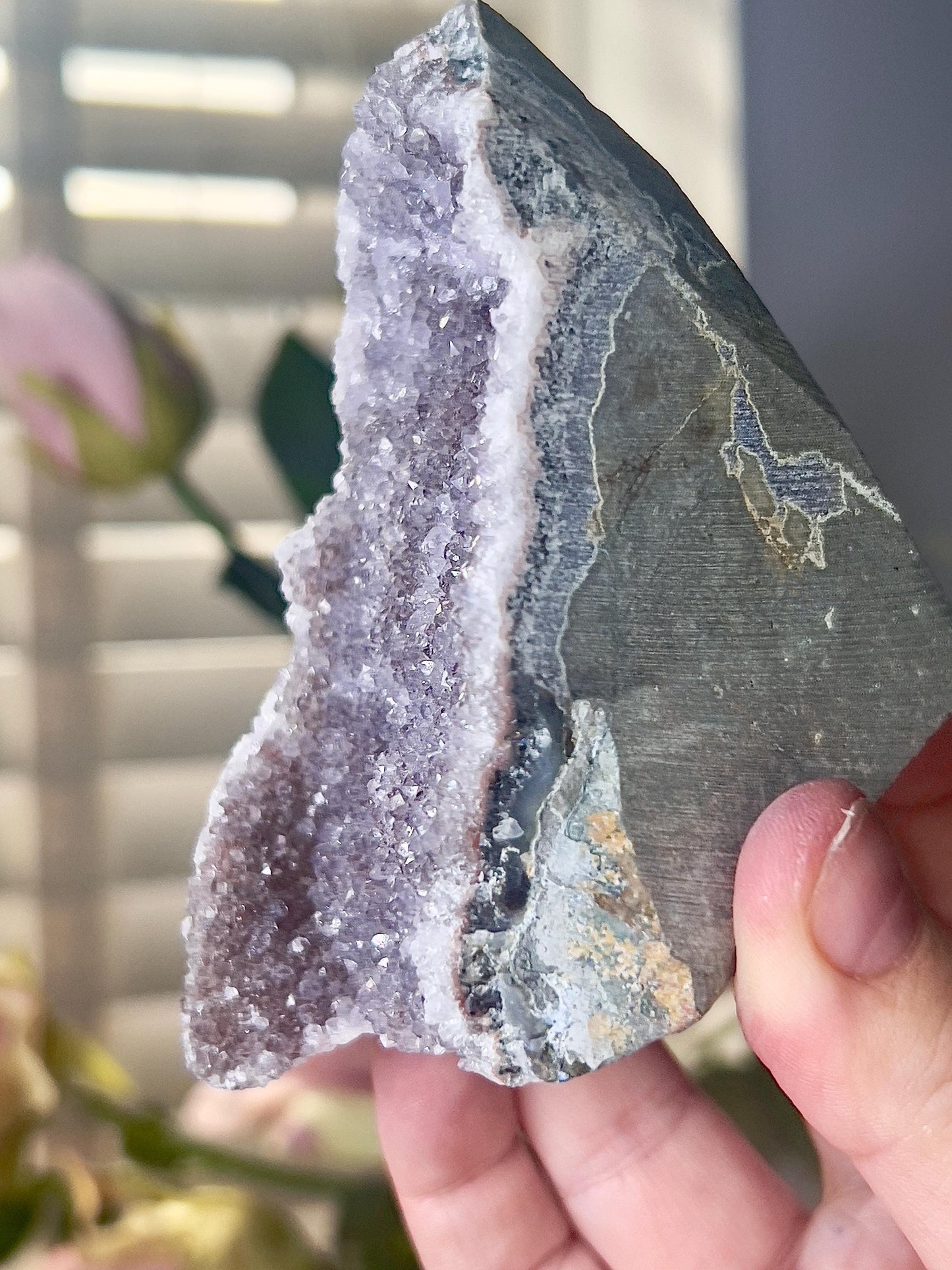 amethyst with pink/purpl tones cutbase freeform - 300g 9cm(h) 5cm(w)