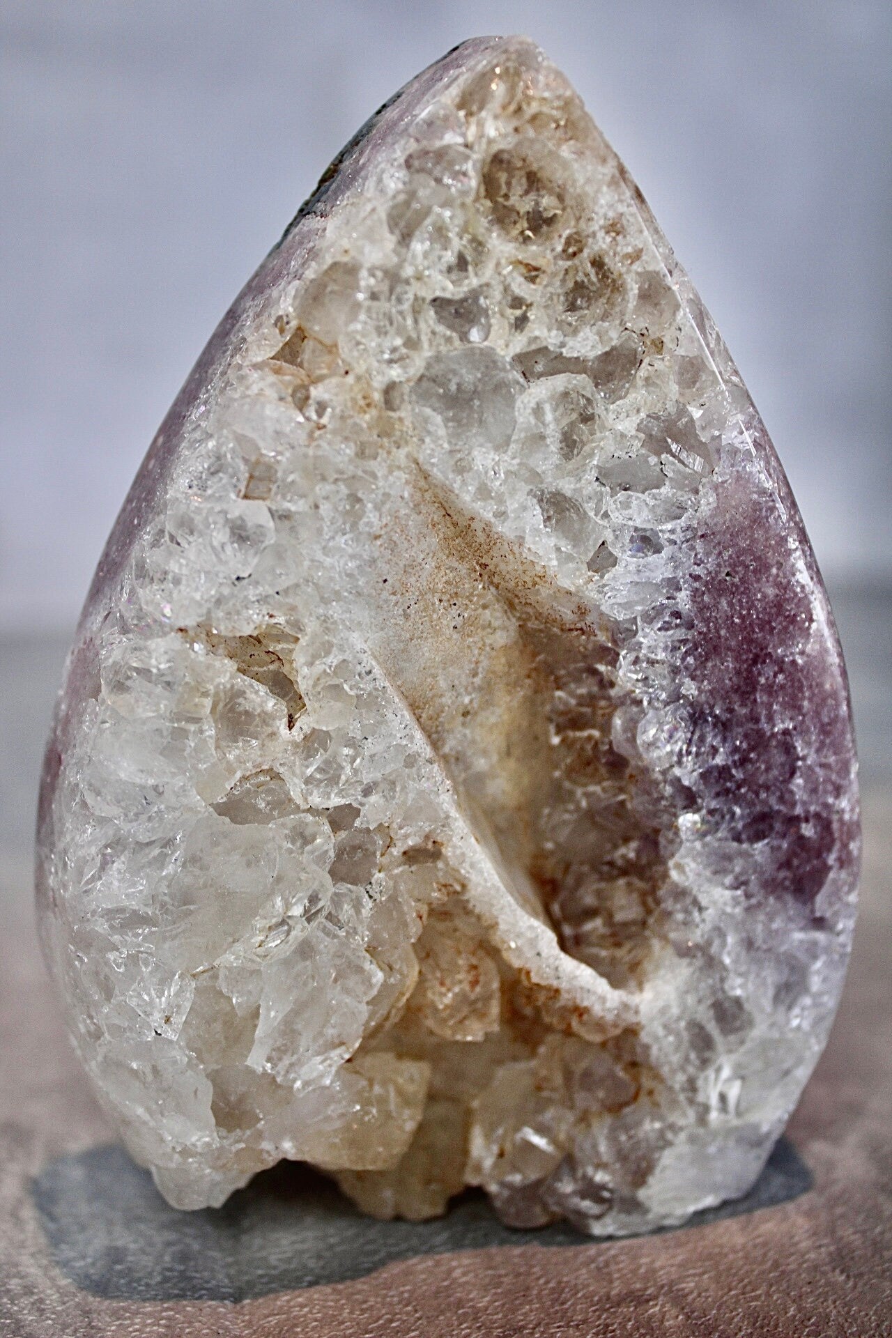 High quality, pink amethyst with quartz & green jasper, flame from Brazil 480g 12.5cm (H) 8.5cm (w)