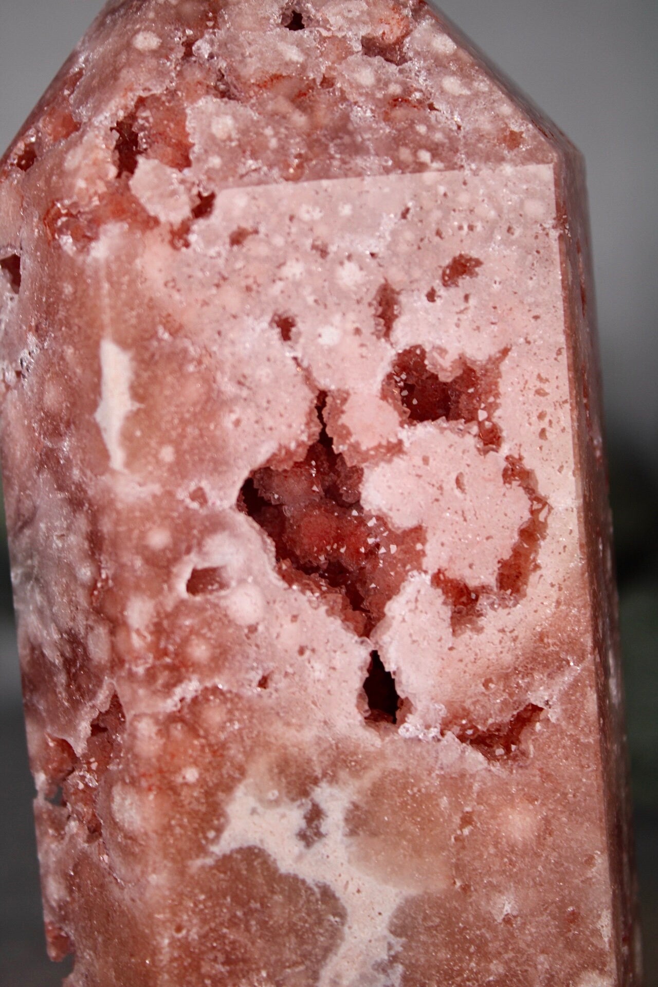 High quality, red, pink amethyst tower from Brazil 555G 13CM (H) 6CM (W)