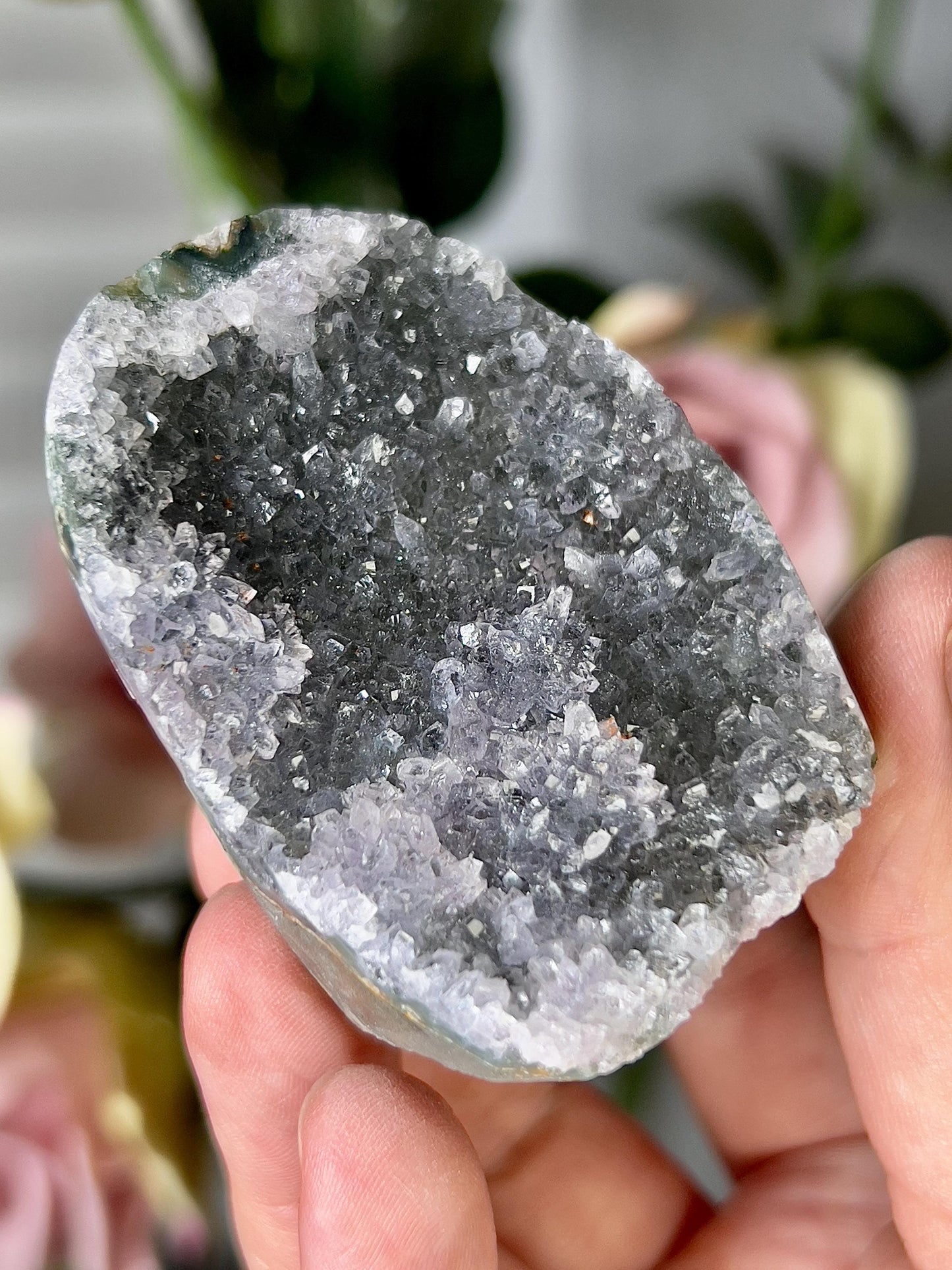 amethyst cutbase green toned freeform - 120g 5cm(h) 5cm(w)