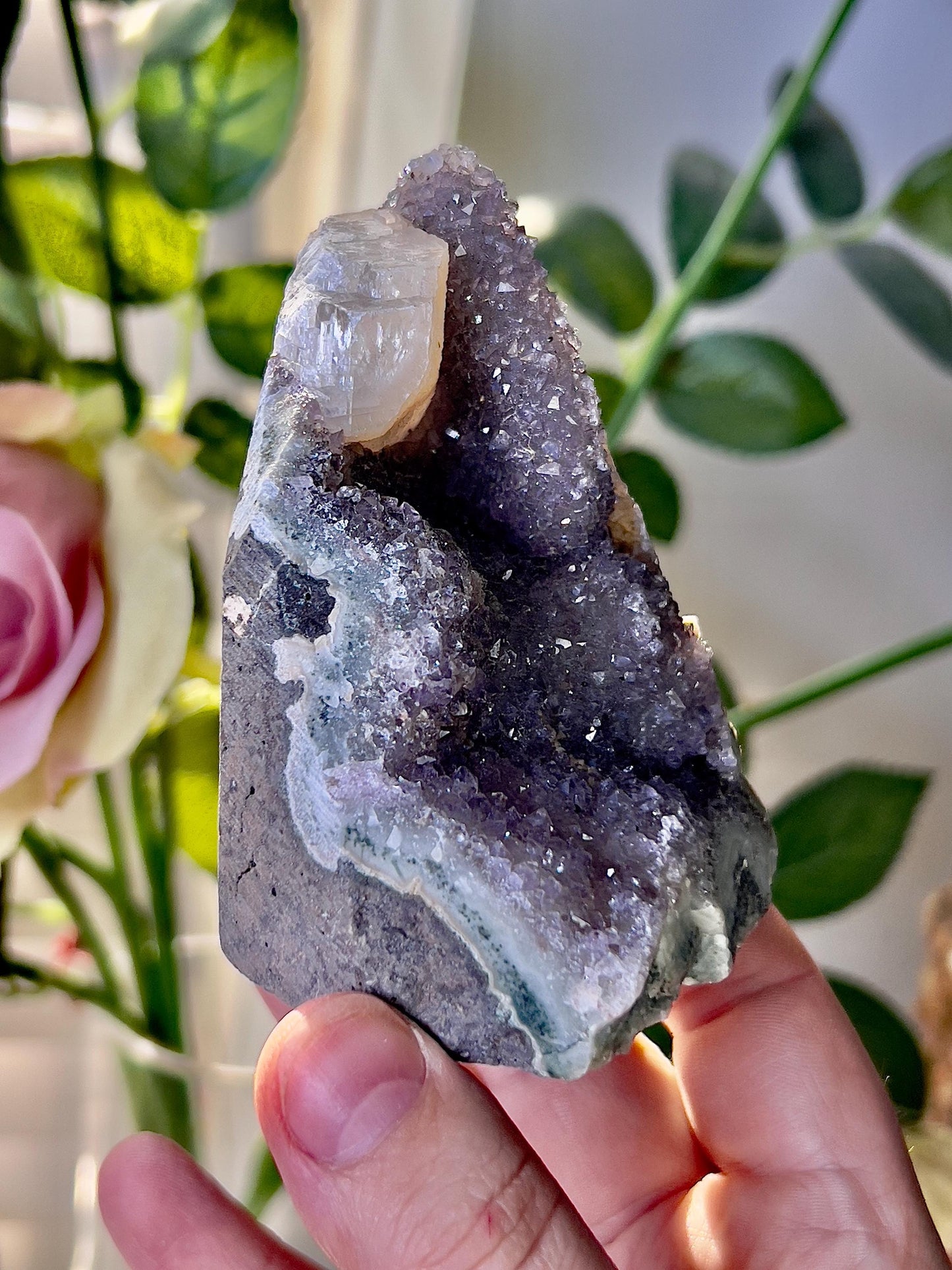 amethyst cutbase freeform with calcite 300g 9cm(h) 6cm(w)