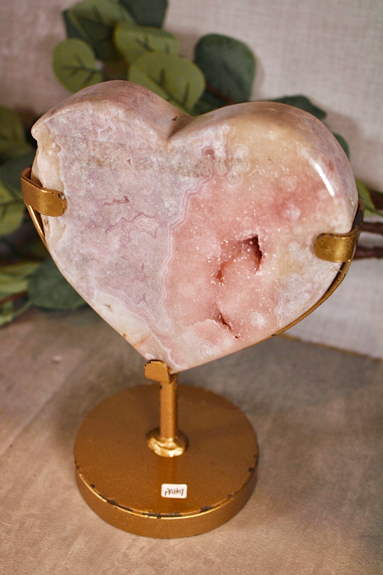 Peachy, pink amethyst heart on stand 1.165kg - paint is scratched off stand (can easily be repainted)