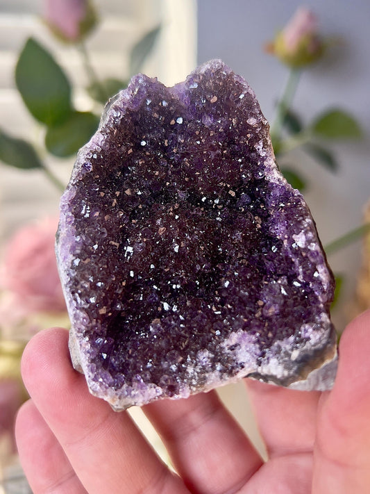 Berry toned amethyst cutbase freeform - 135g 7CM(h) 6cm(w)