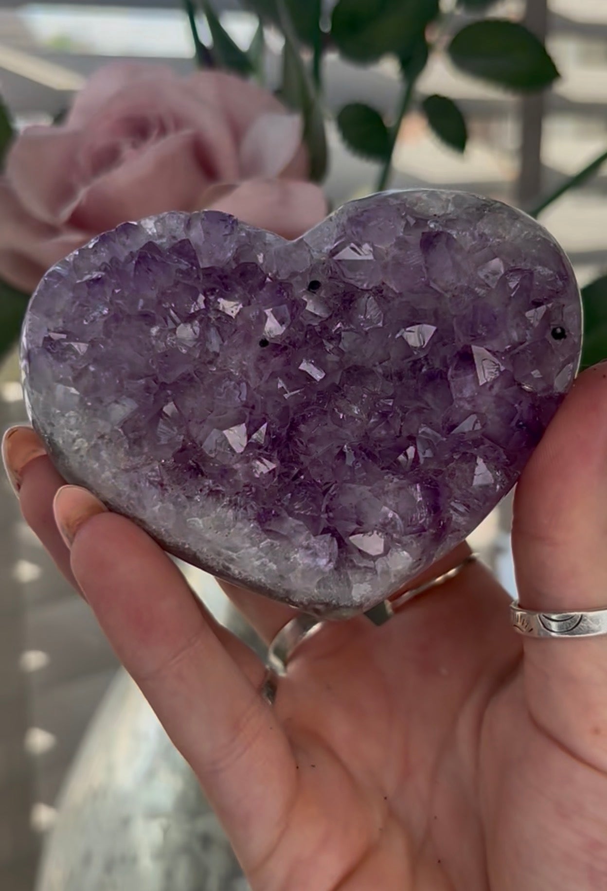 Uruguay, amethyst heart - comes with stand in purple tones