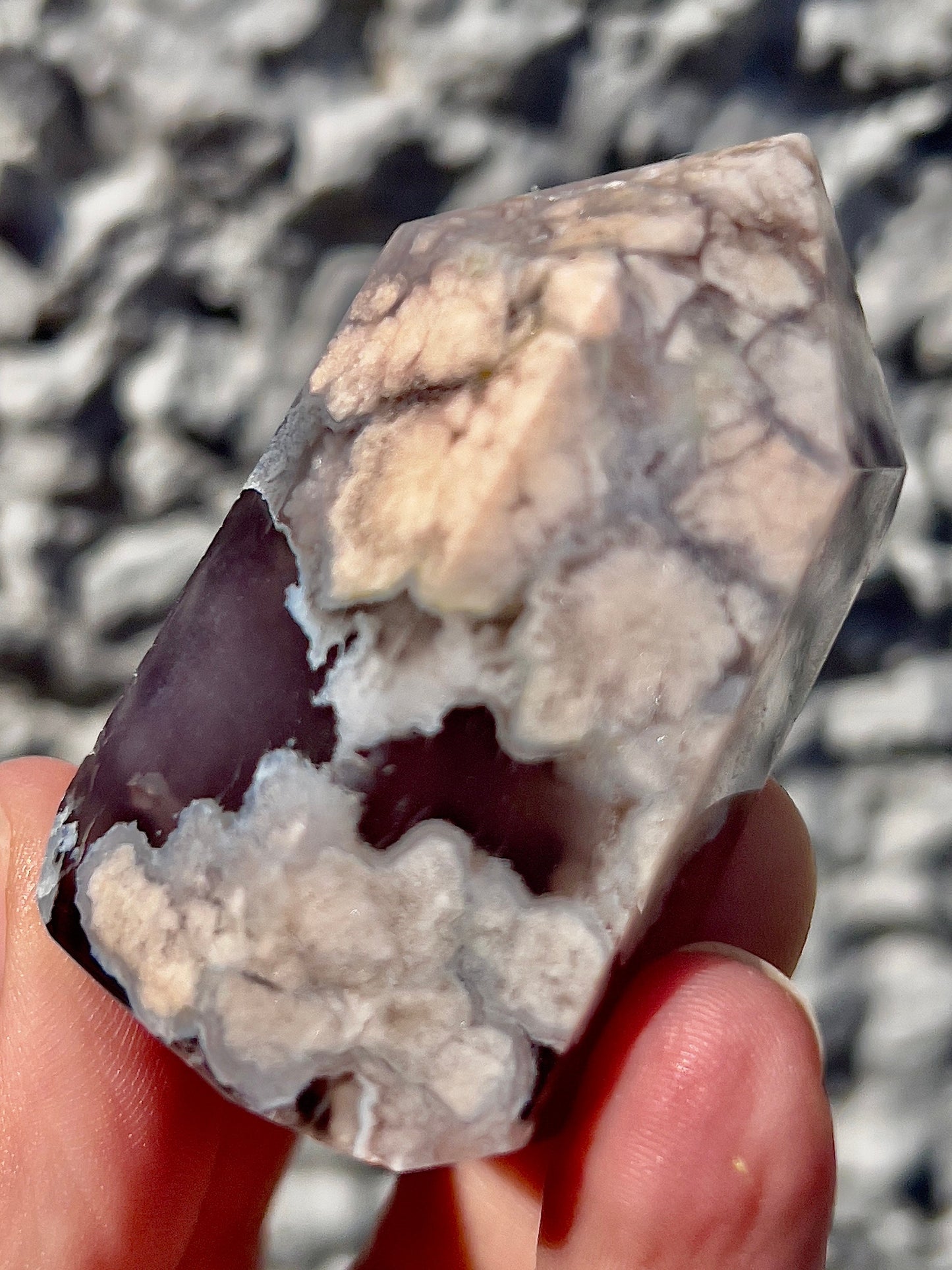 Chonky, Black flower agate tower