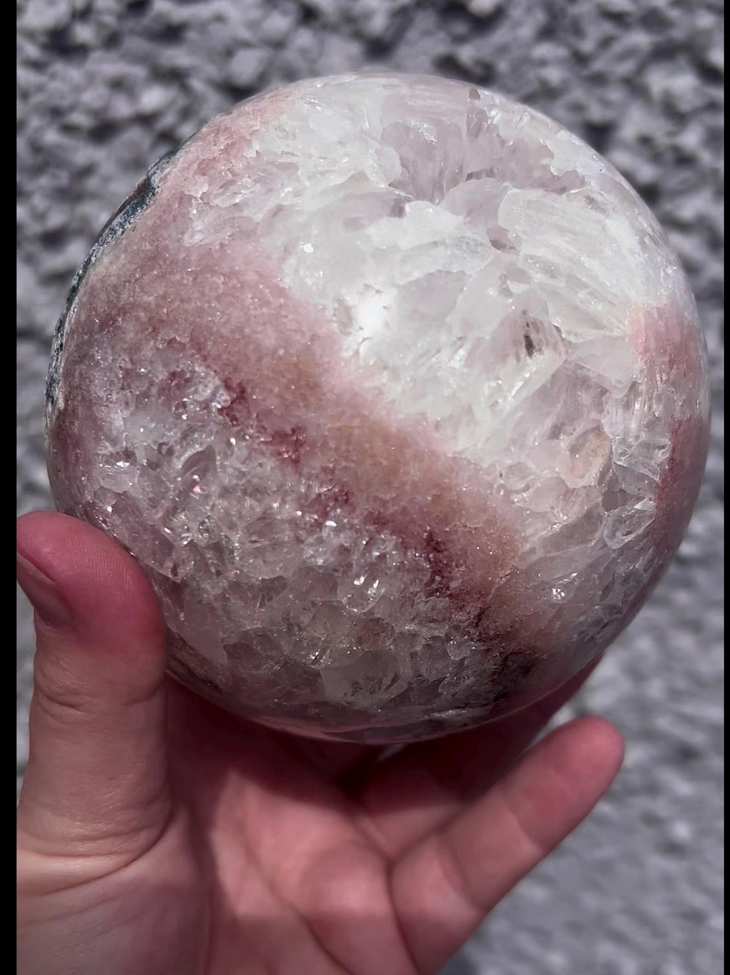 large, high grade, statement pink amethyst with a perfect pink tone &beautiful flower formations and high clarity quartz 1.808kg