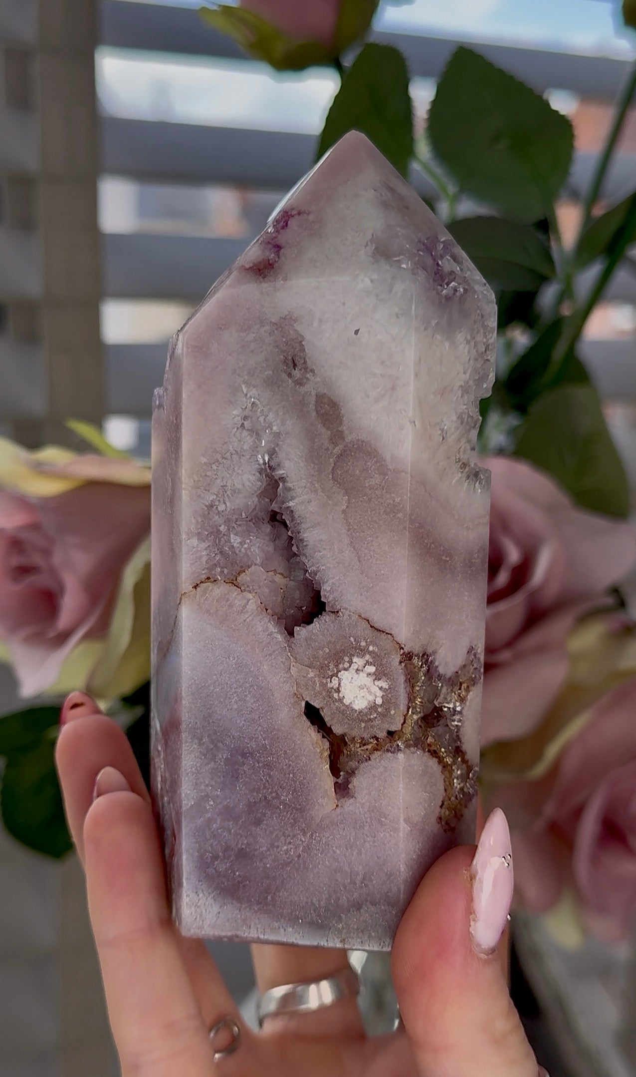 Hq Pink amethyst tower in lilac tones 13cm(h) 6cm(w)