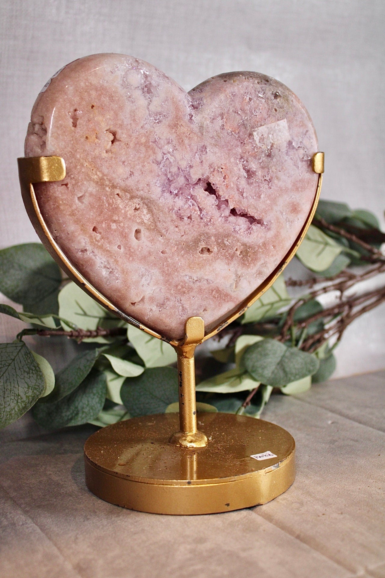 Pink amethyst heart with lavender quartz druzy 1.270kg = paint is scratched off stand (can easily be repainted)
