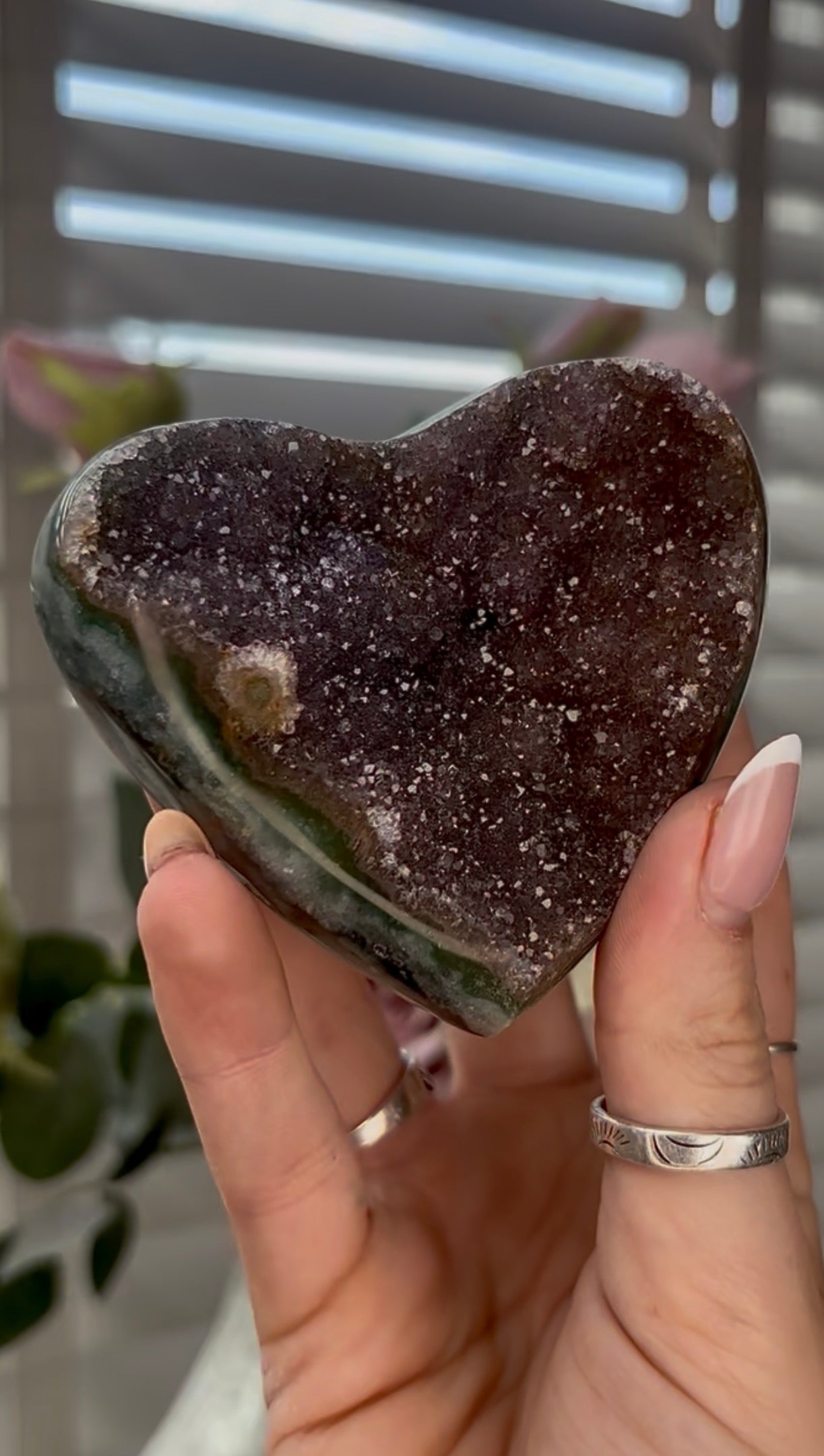 Uruguay, rainbow amethyst heart in berry tone - comes with stand