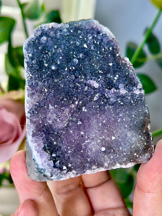 amethyst two toned cutbase freeform in blue & lavender tones - 235g 7.5cm(h) 6.5cm(w)