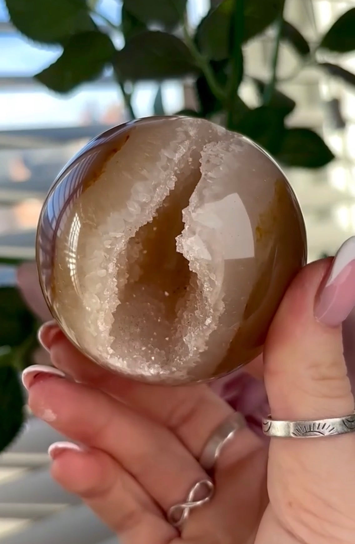 Gorgeous, high grade, agate sphere