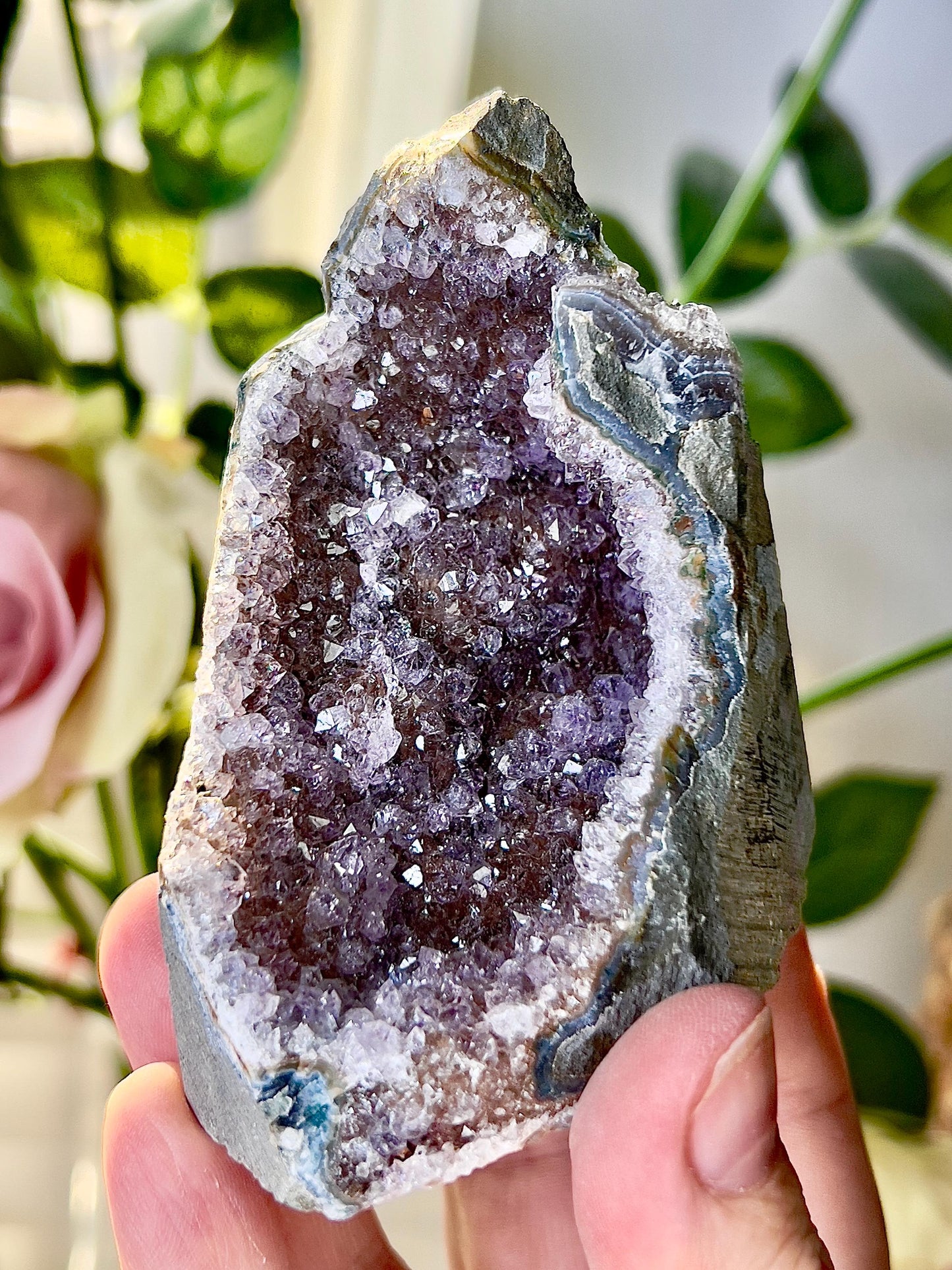 amethyst with purple tones cutbase freeform with mini portal - 205g 8cm(h) 7cm(w)