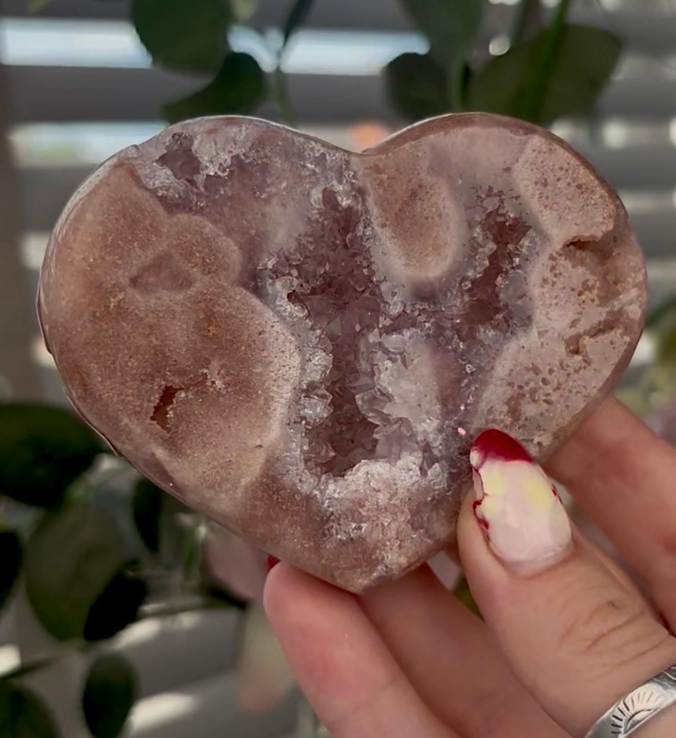 Hq pink amethyst heart - comes with stand (9cm)