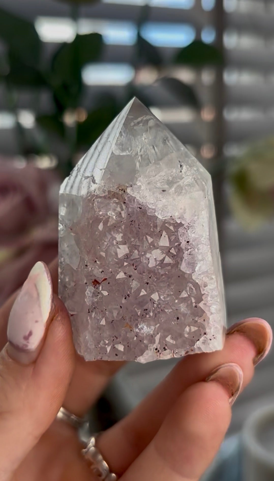Beautiful, high grade, agate tower with druzy