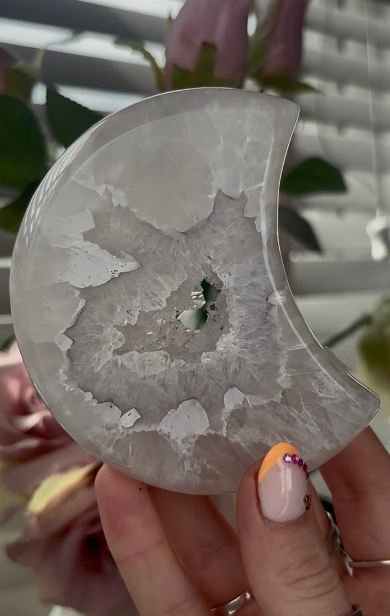 Beautiful, high quality, agate moon  with druzy - stand included
