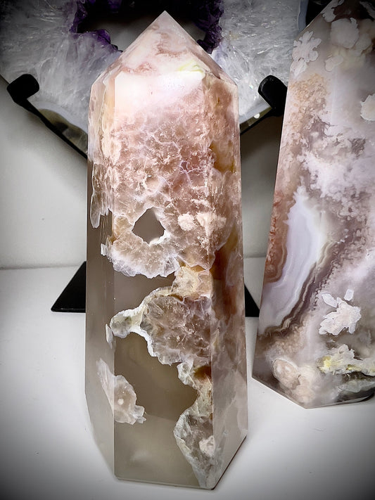 Flower agate tower 276g 11cm