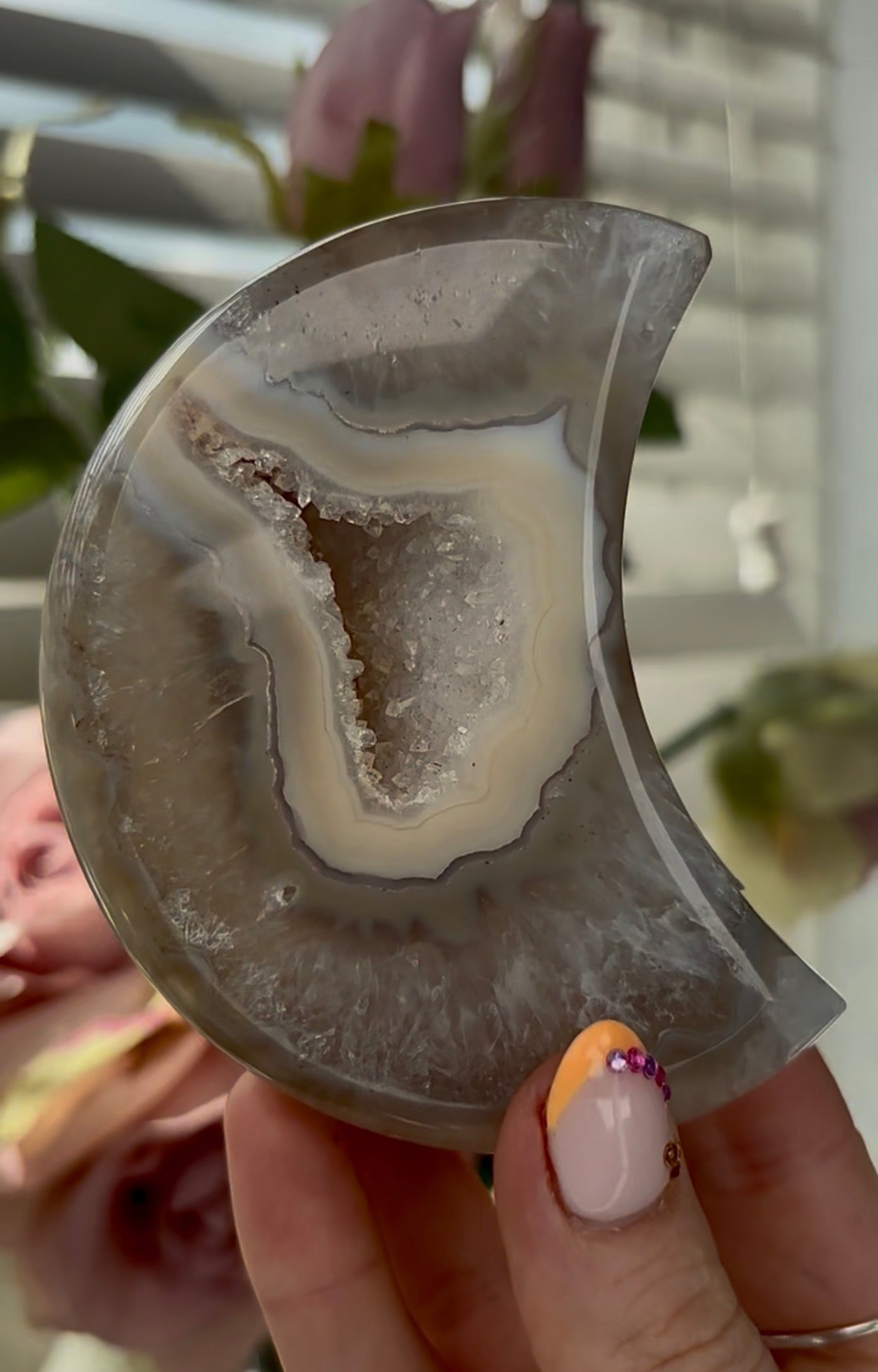 Beautiful, agate moon with druzy - stand included
