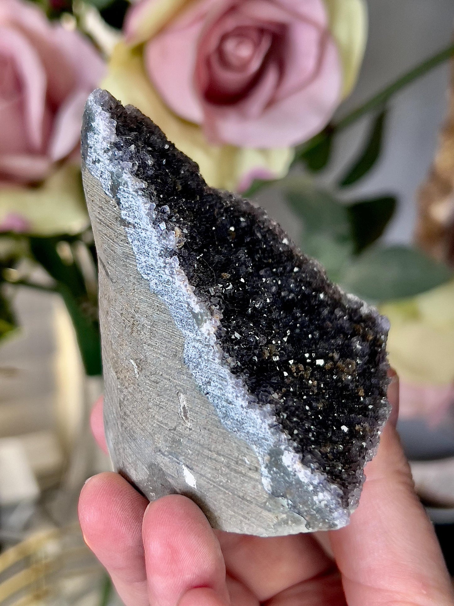 amethyst cutbase black tone freeform - 8cm(h) 5cm(w) 230g