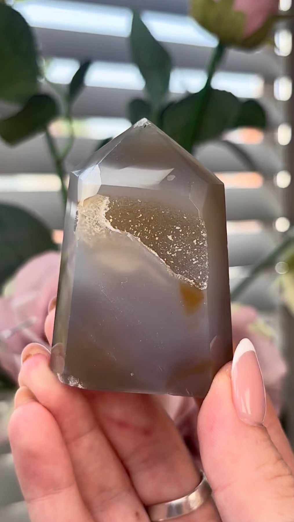 Beautiful, agate tower with druzy