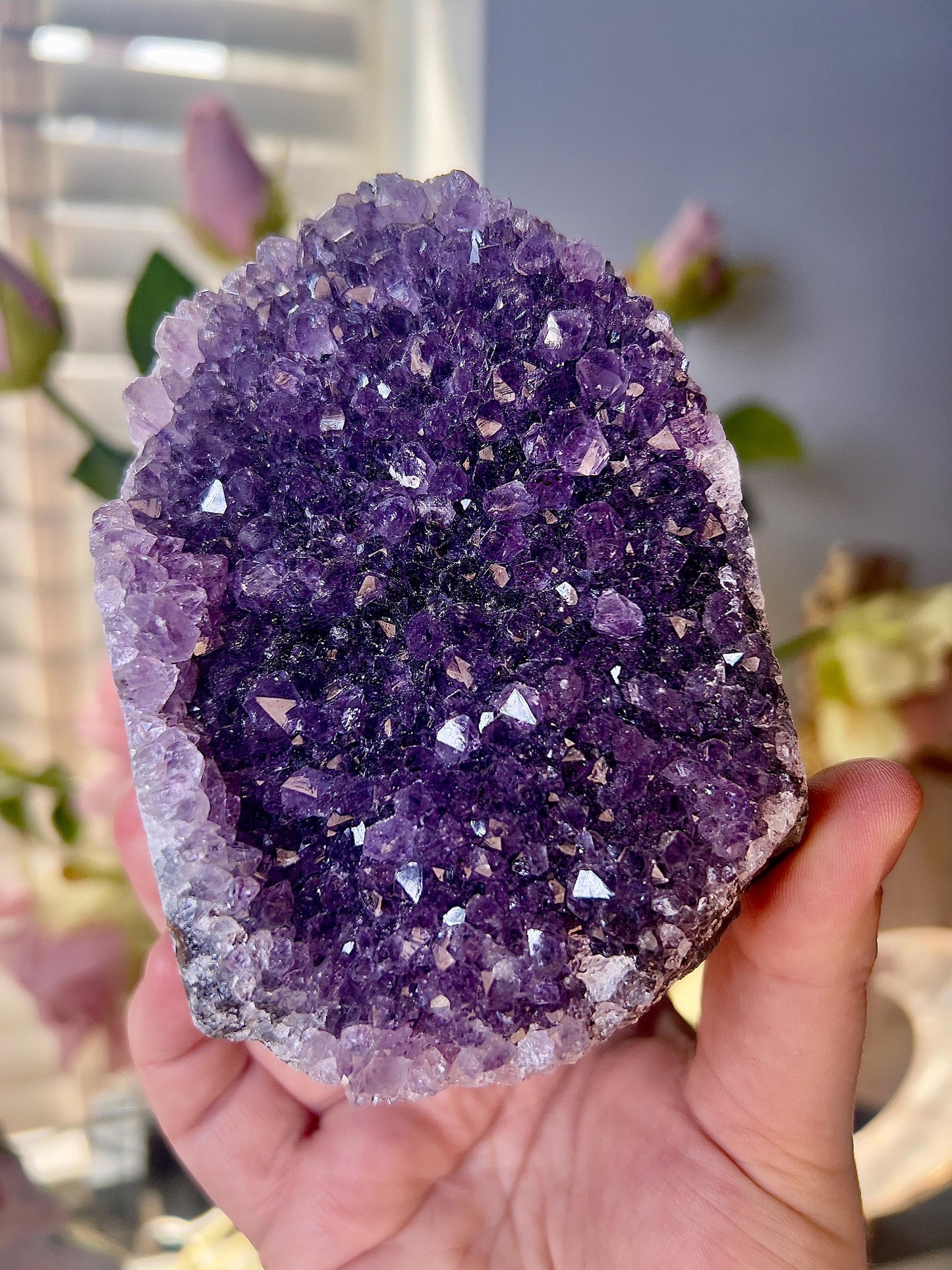 amethyst cutbase freeform with stalactite eye on the side - 610g 10cm(h) 9cm(w)