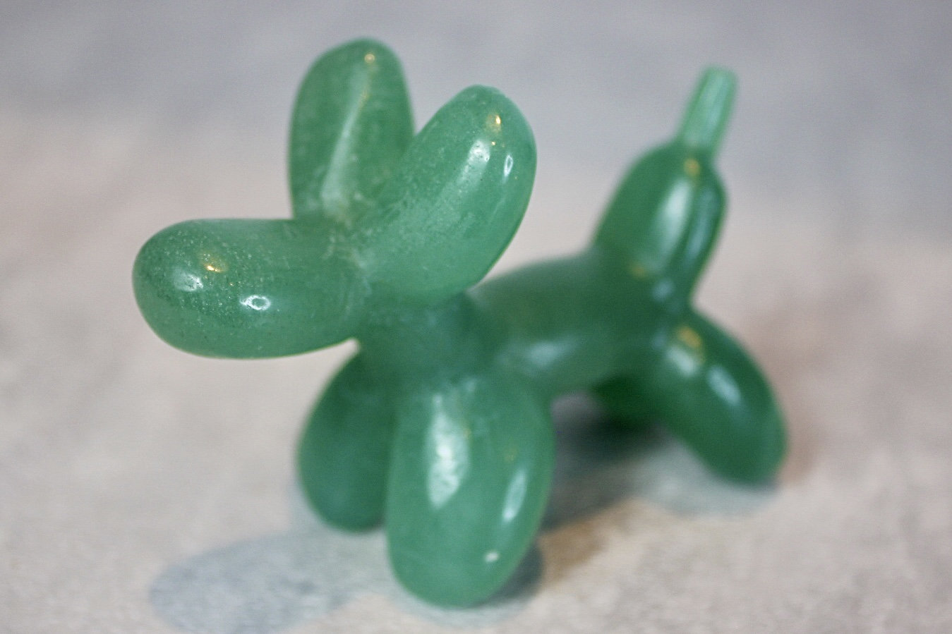 Green, strawberry quartz, balloon dog, carving 5.5 (h) 8cm (L)