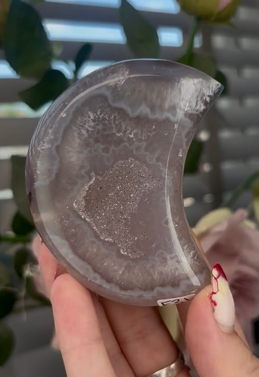 Beautiful, agate moon with druzy - stand included