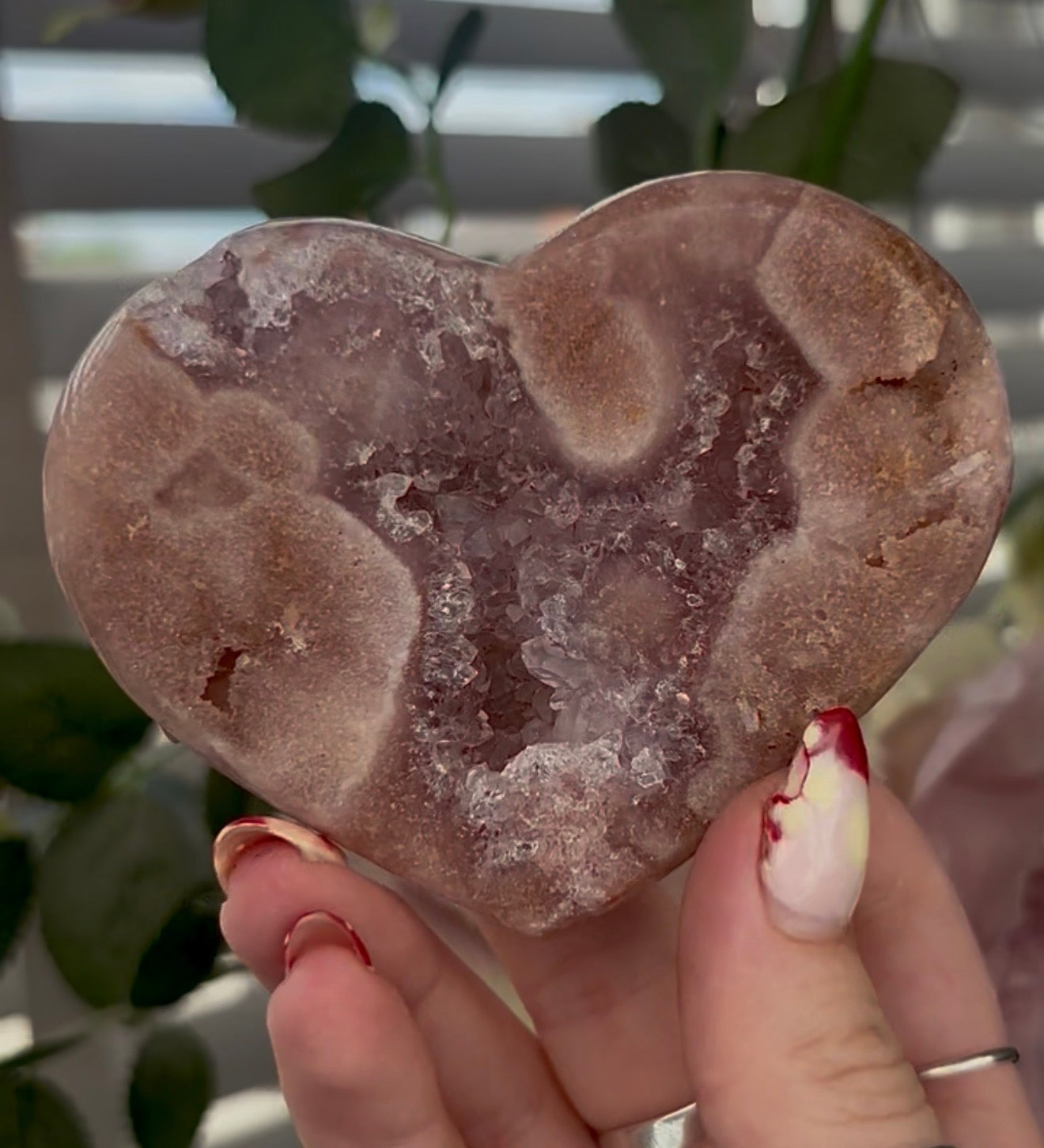 Hq pink amethyst heart - comes with stand (9cm)