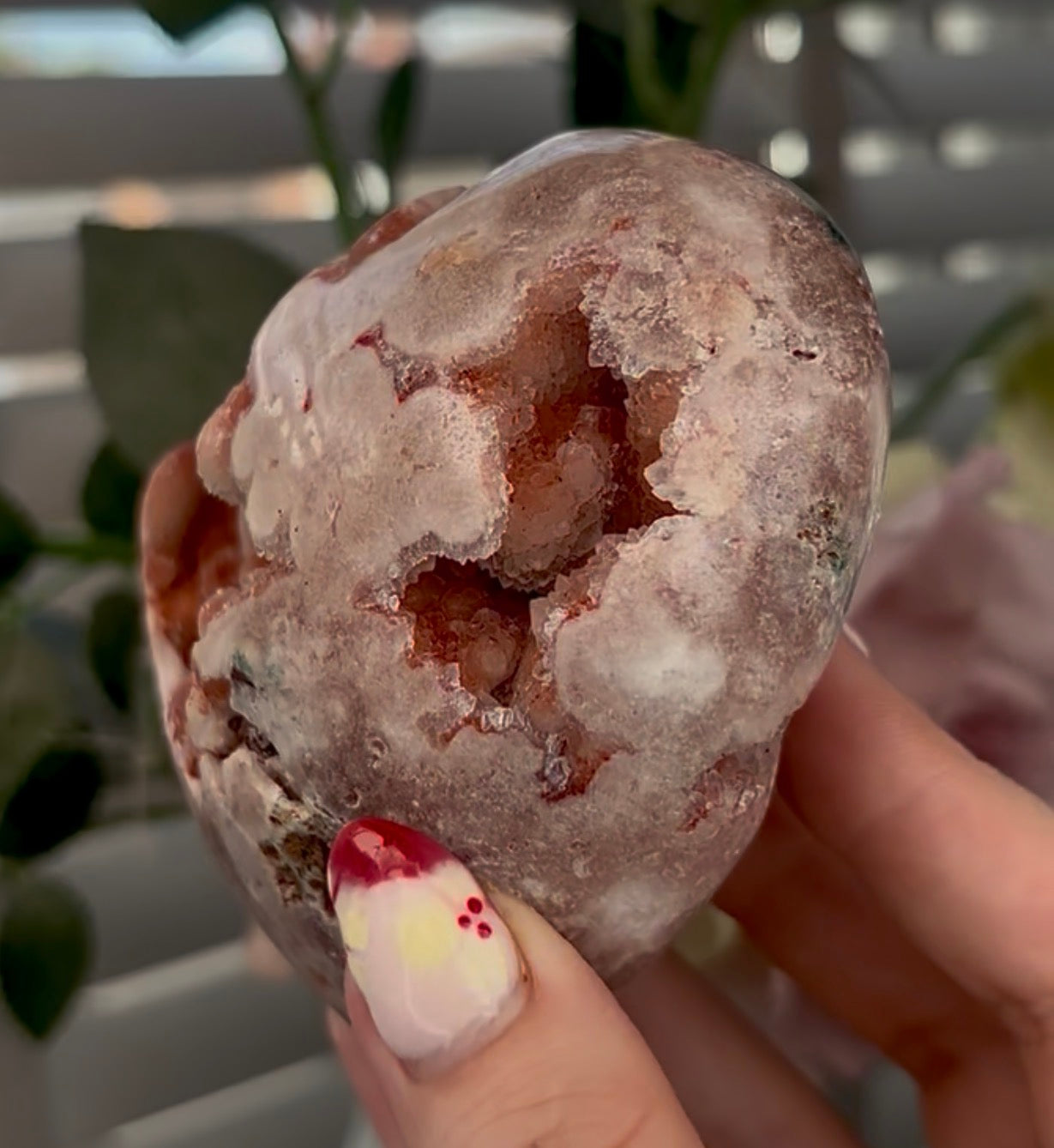 Hq bubble druzy, pink amethyst heart - comes with stand (10.5cm)