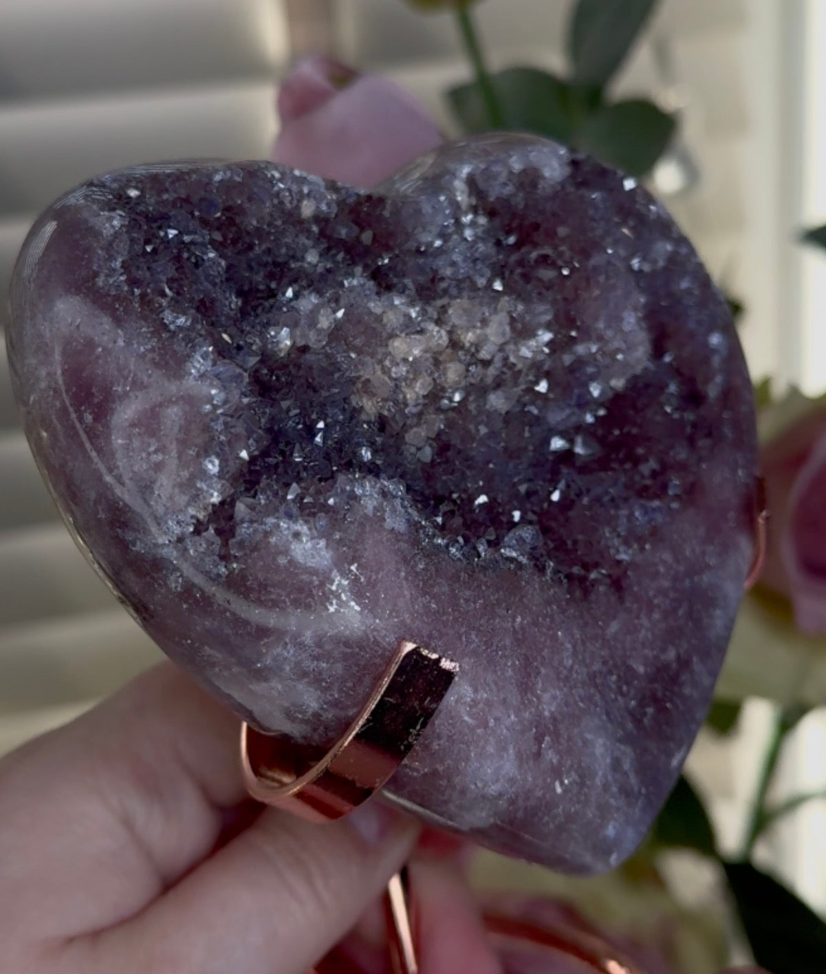 Hq pink amethyst heart  in a deep purple tone - comes with stand