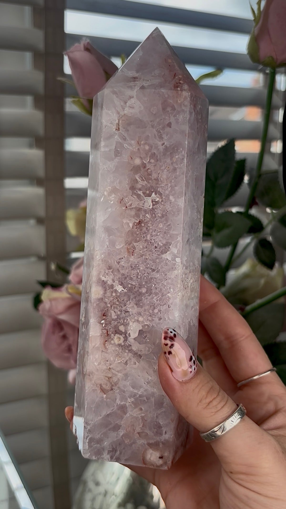 High grade, Pink amethyst Flower agate tower with quartz
