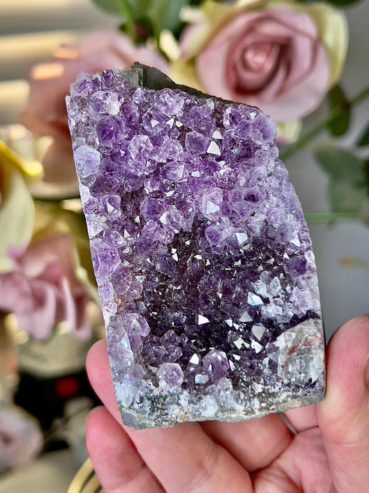 amethyst two toned cutbase freeform - 280g 9cm(h) 6cm(w)