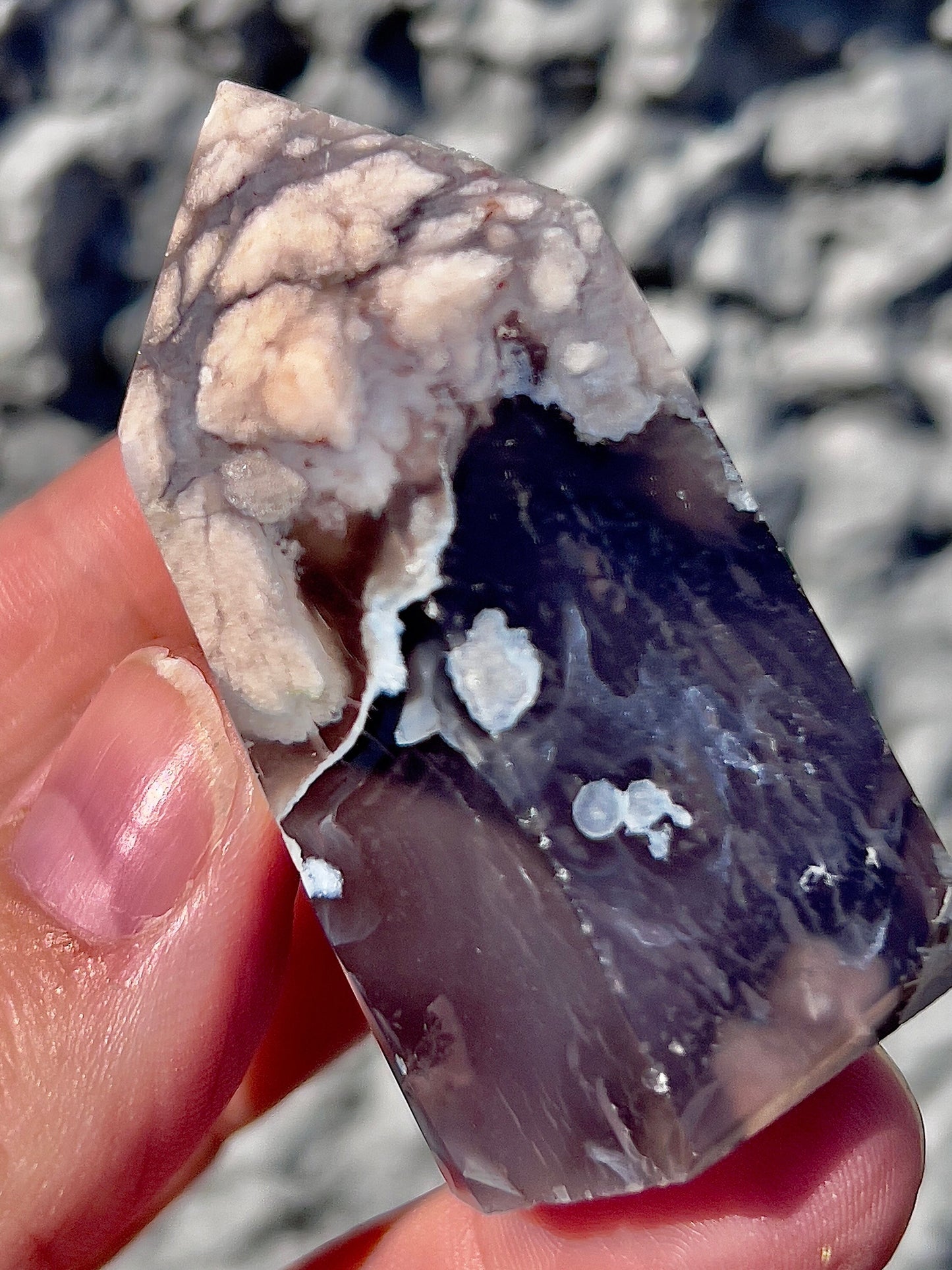 Chonky, Black flower agate tower