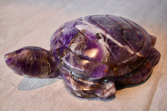 Large, Dream amethyst sea turtle carving 13CM (L) 10CM (L)