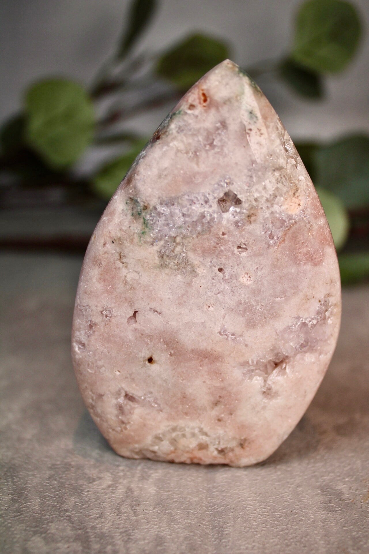 Pink amethyst flame with quartz 290g 10cm(h) 6.5cm(w)