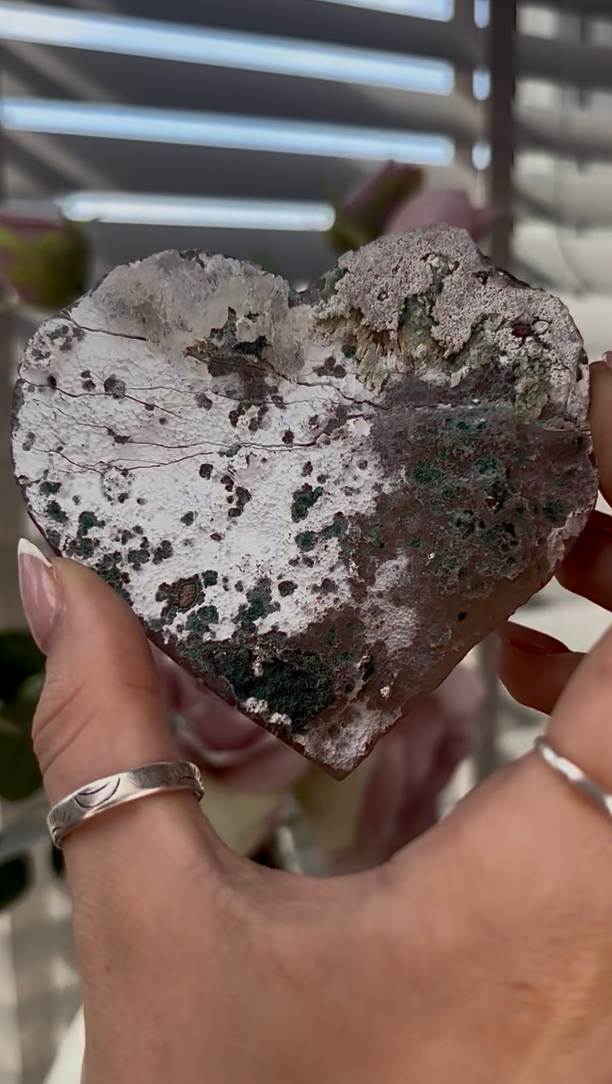 amethyst heart - comes with stand