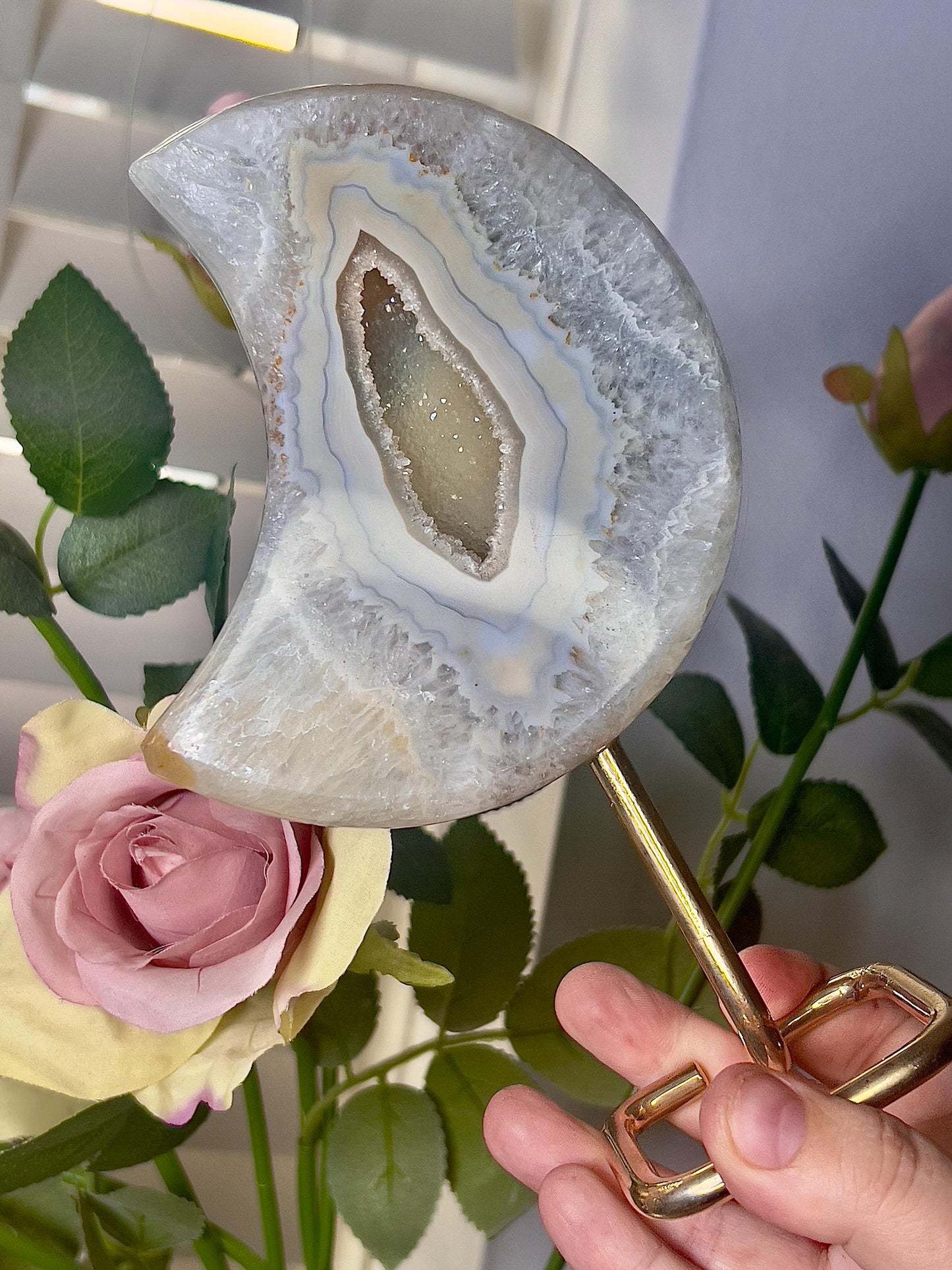 Beautiful, agate moon, with lime green toned, open druzy middle, on stand 640g 19cmt(h)