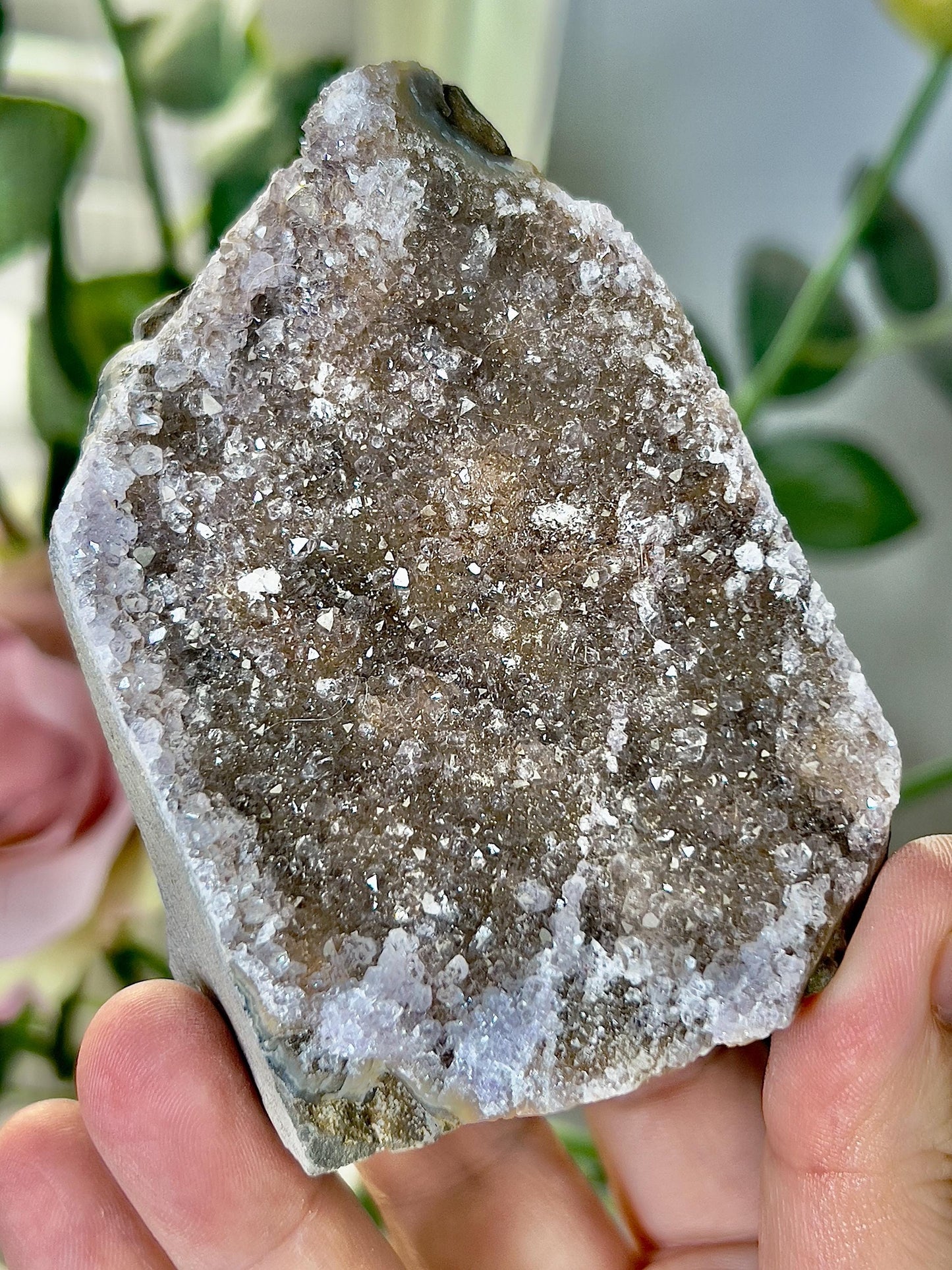 amethyst cutbase green toned freeform - 265g 8CM(h) 6cm(w)