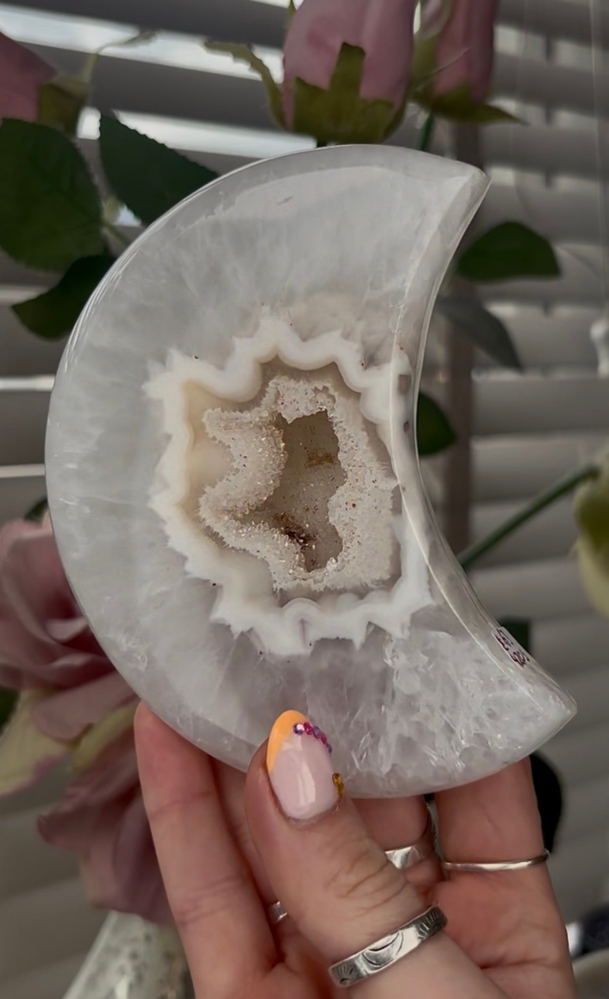 Beautiful, high quality, agate moon with druzy - stand included