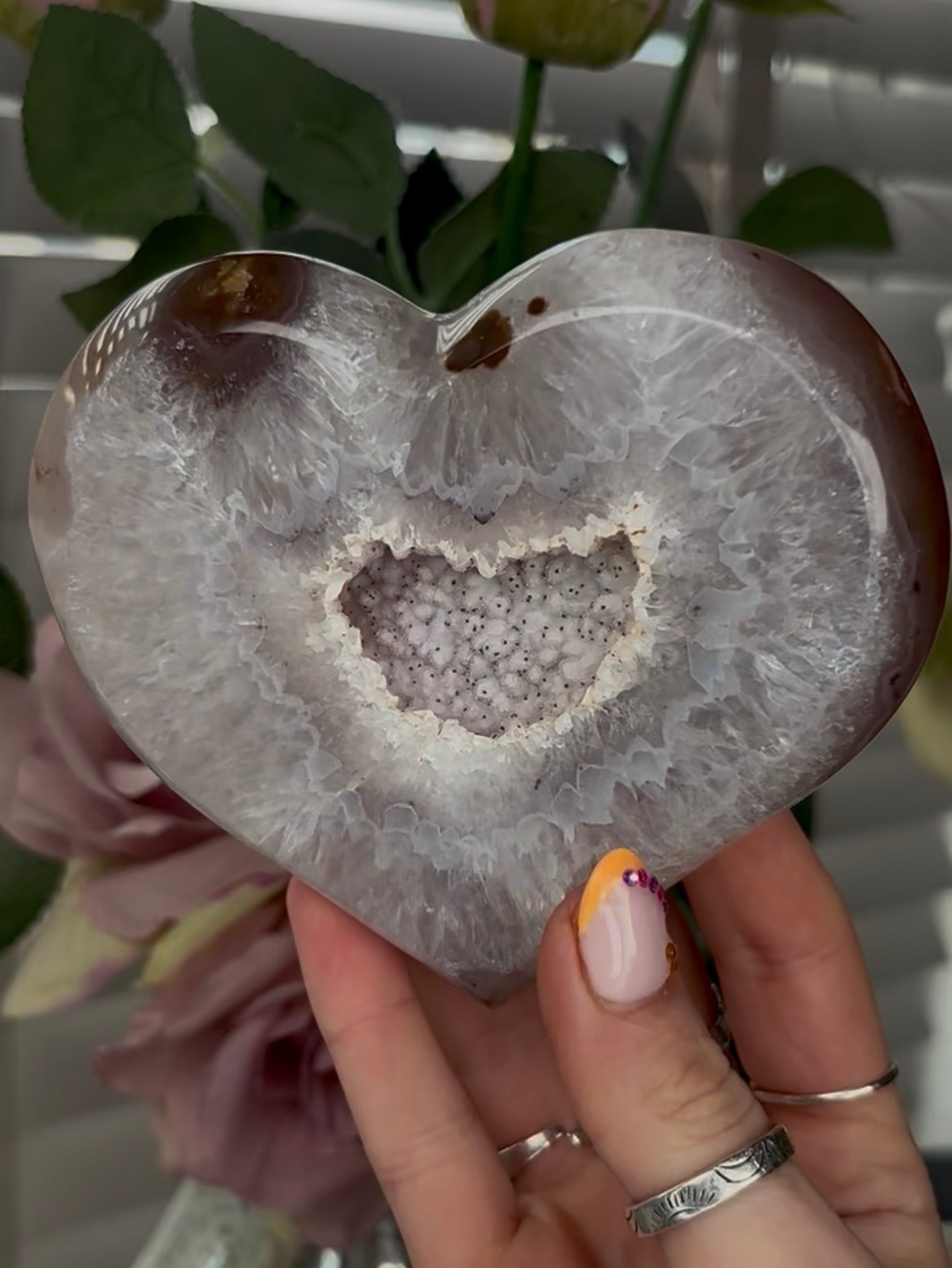 Beautiful, high grade, agate heart with druzy portal - stand included