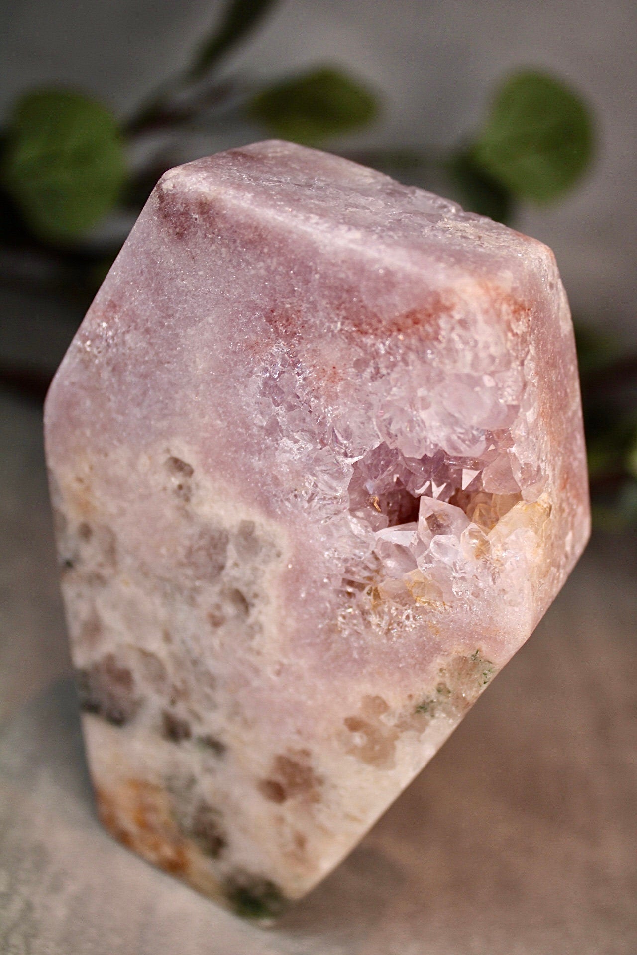 High grade, chunky, pink amethyst, coffin carving, with jasper & quartz 575g 12.5cm(L) 8cm(W)