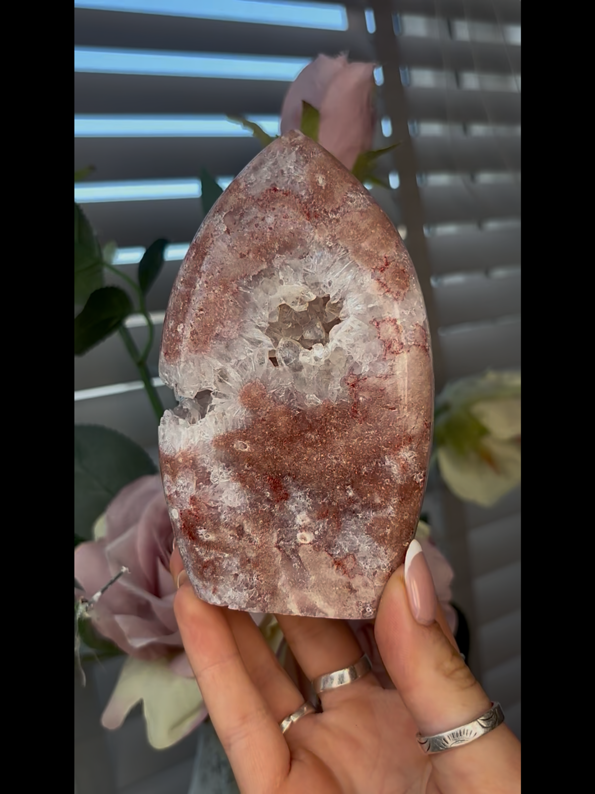 High grade, pink amethyst flame with in incredible quartz 480g (NAF8) 12.6cm H 7.3cm W